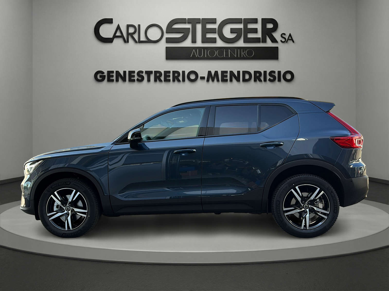 VOLVO XC40 B3 Benzin Mild Hybrid Plus Dark DCT-image-3