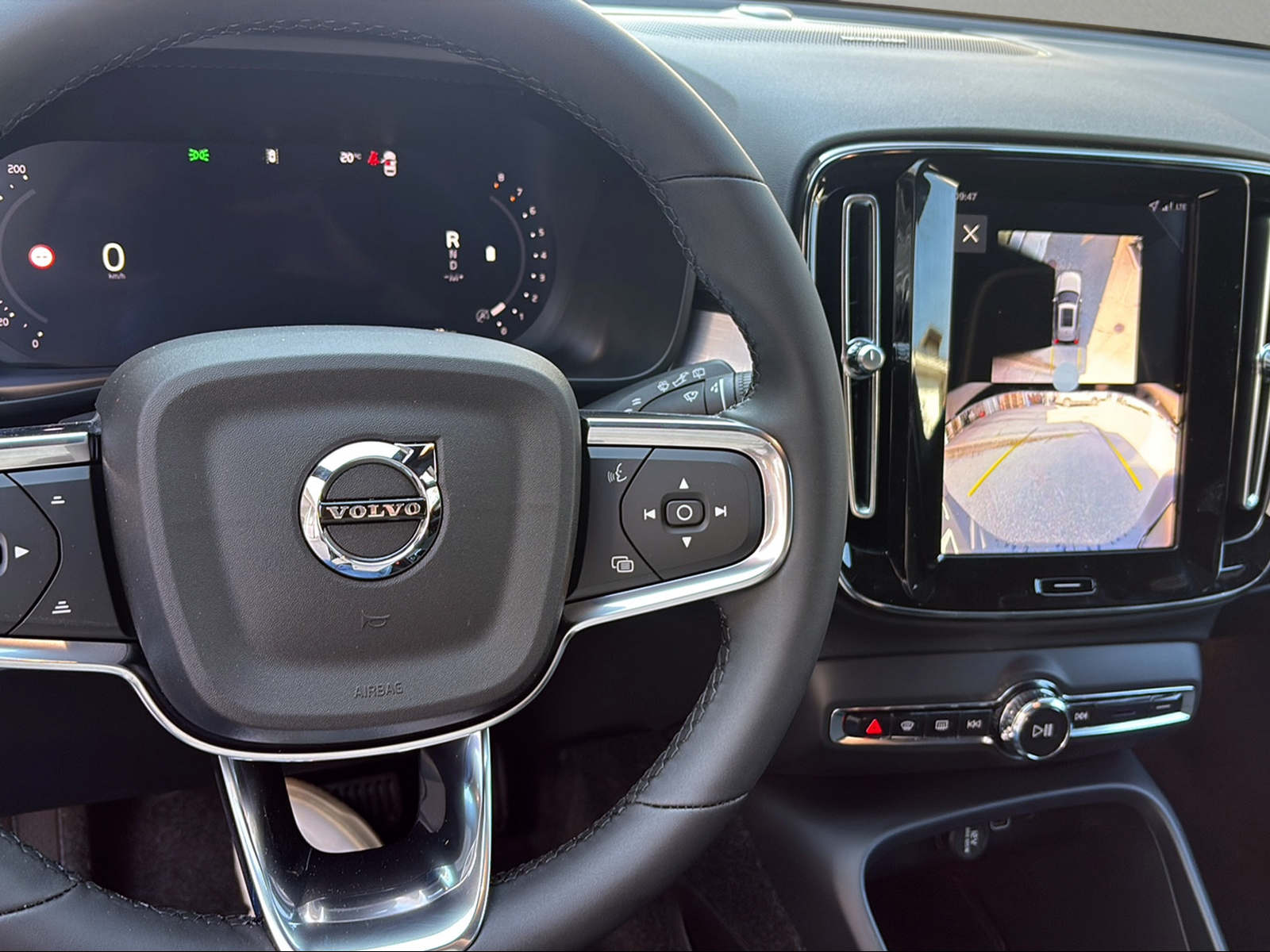 VOLVO XC40 B3 Benzin Mild Hybrid Plus Dark DCT-image-11