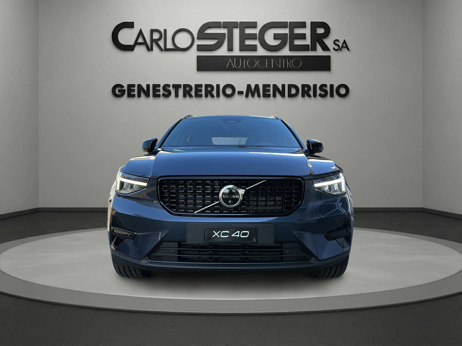 VOLVO XC40 B3 Benzin Mild Hybrid Plus Dark DCT-image-1