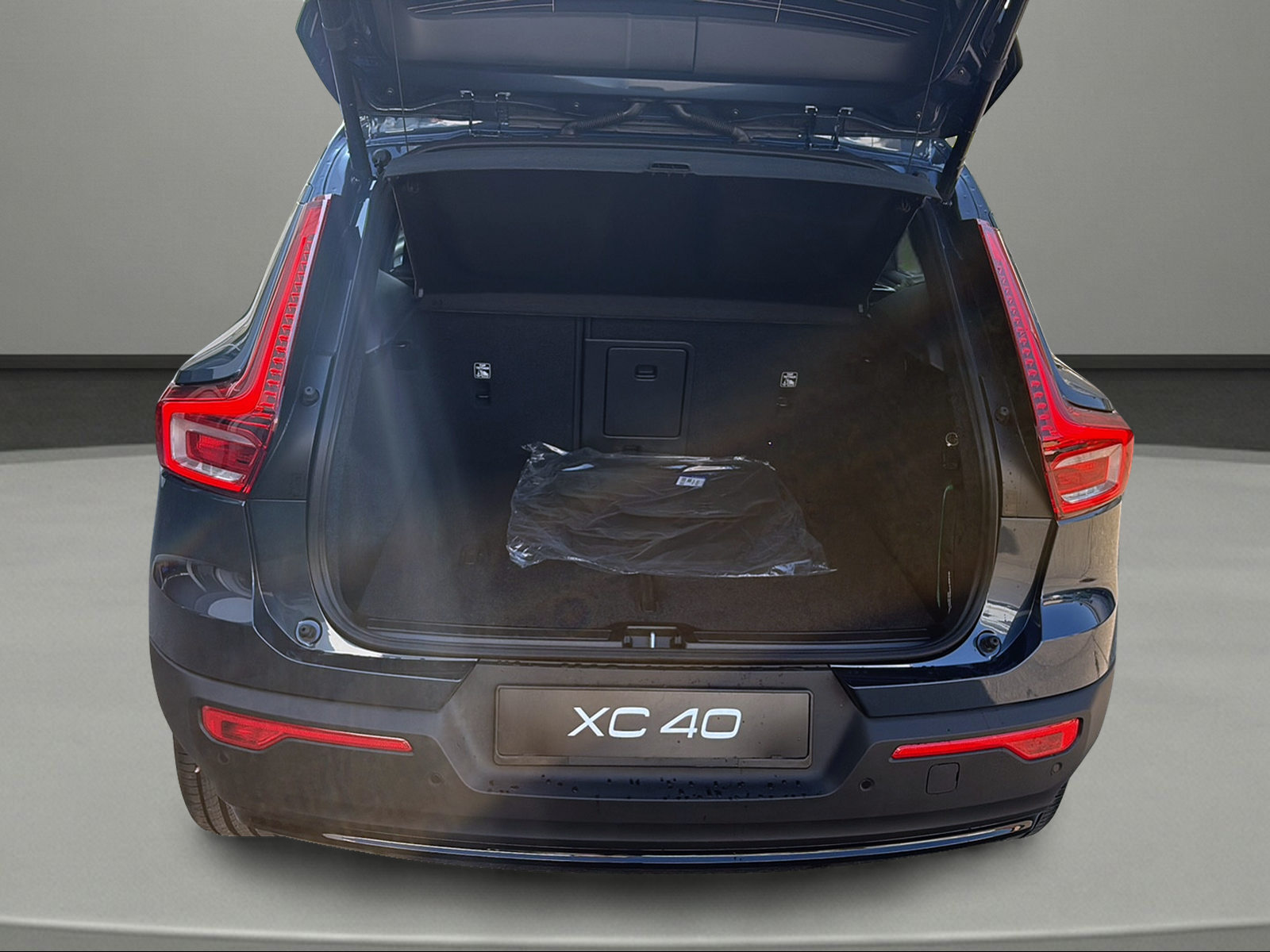 VOLVO XC40 B3 Benzin Mild Hybrid Plus Dark DCT-image-9