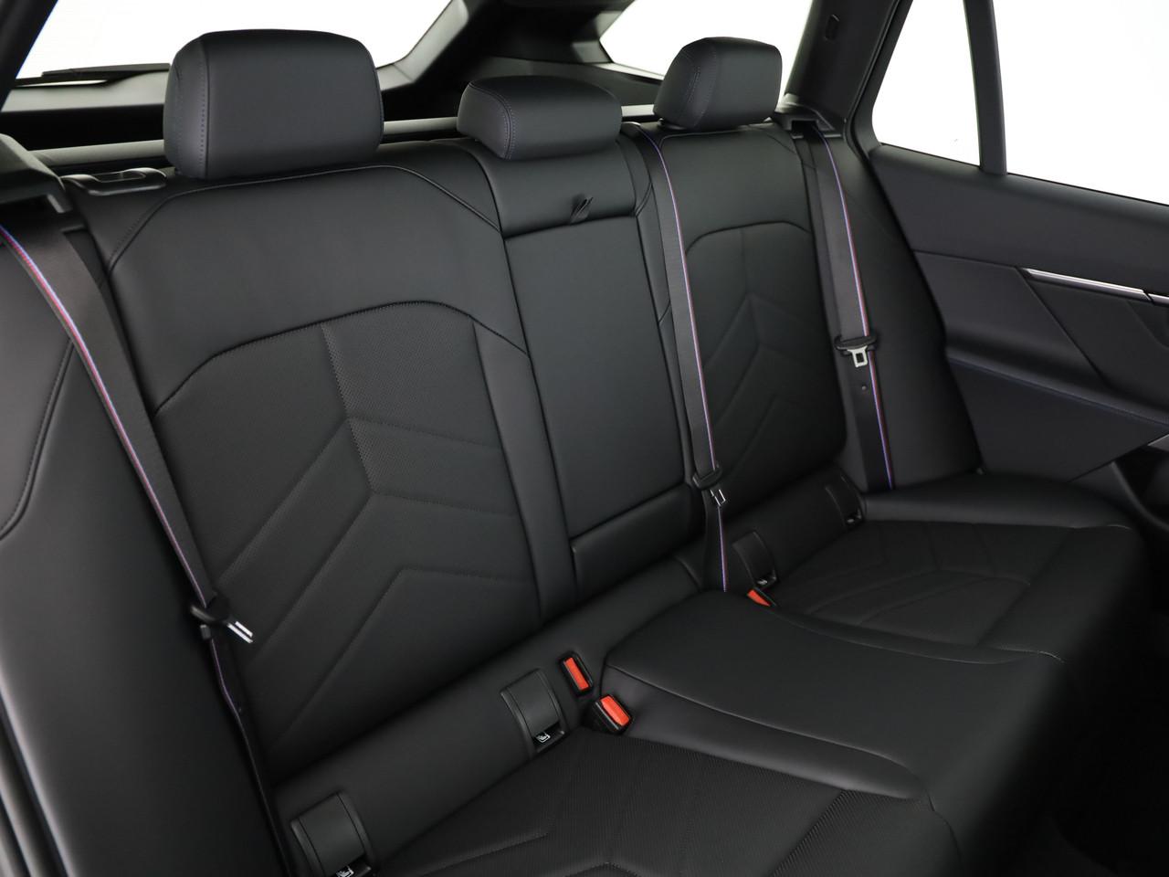 BMW i5 xDrive40 Touring-image-24