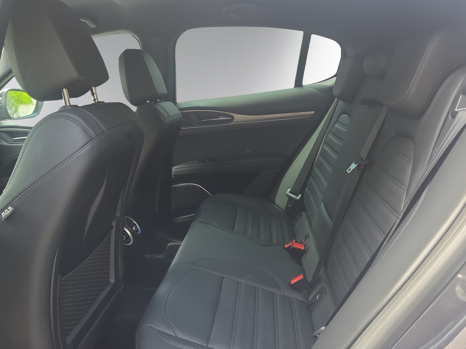 ALFA ROMEO Stelvio 2.2 JTDM Veloce Premium 21 Zoll Sky Q4-image-16