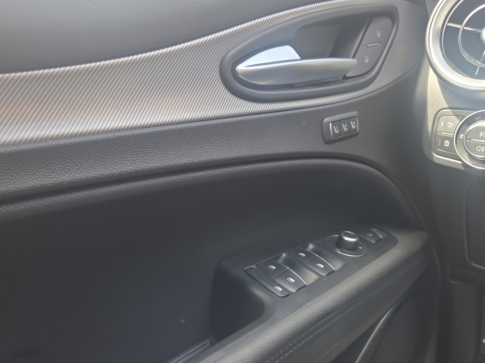 ALFA ROMEO Stelvio 2.2 JTDM Veloce Premium 21 Zoll Sky Q4-image-14