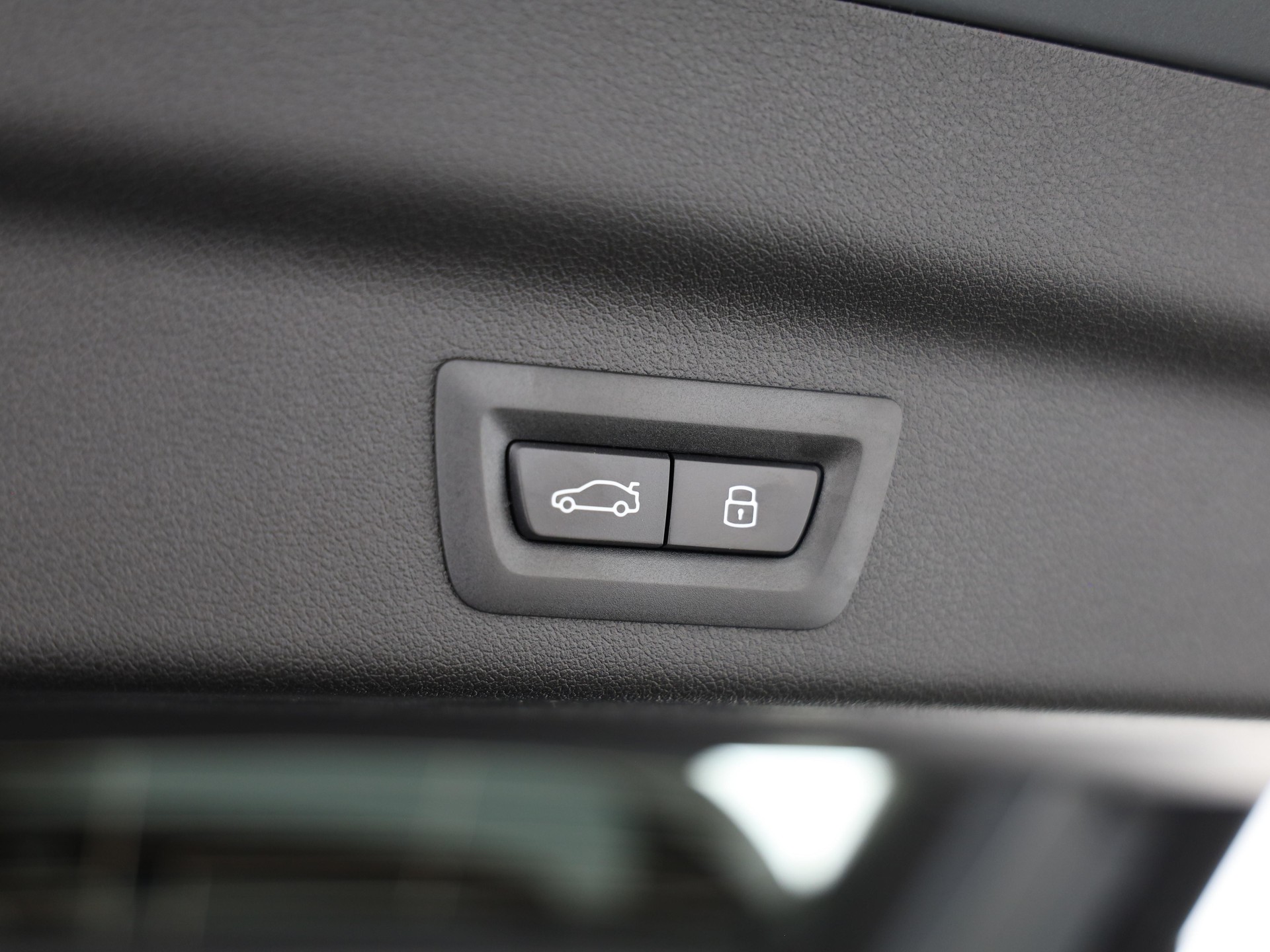 BMW iX1 30 xDrive-image-7