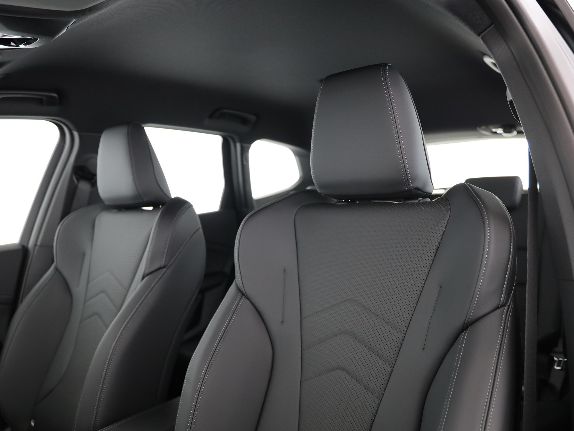 BMW iX1 30 xDrive-image-15