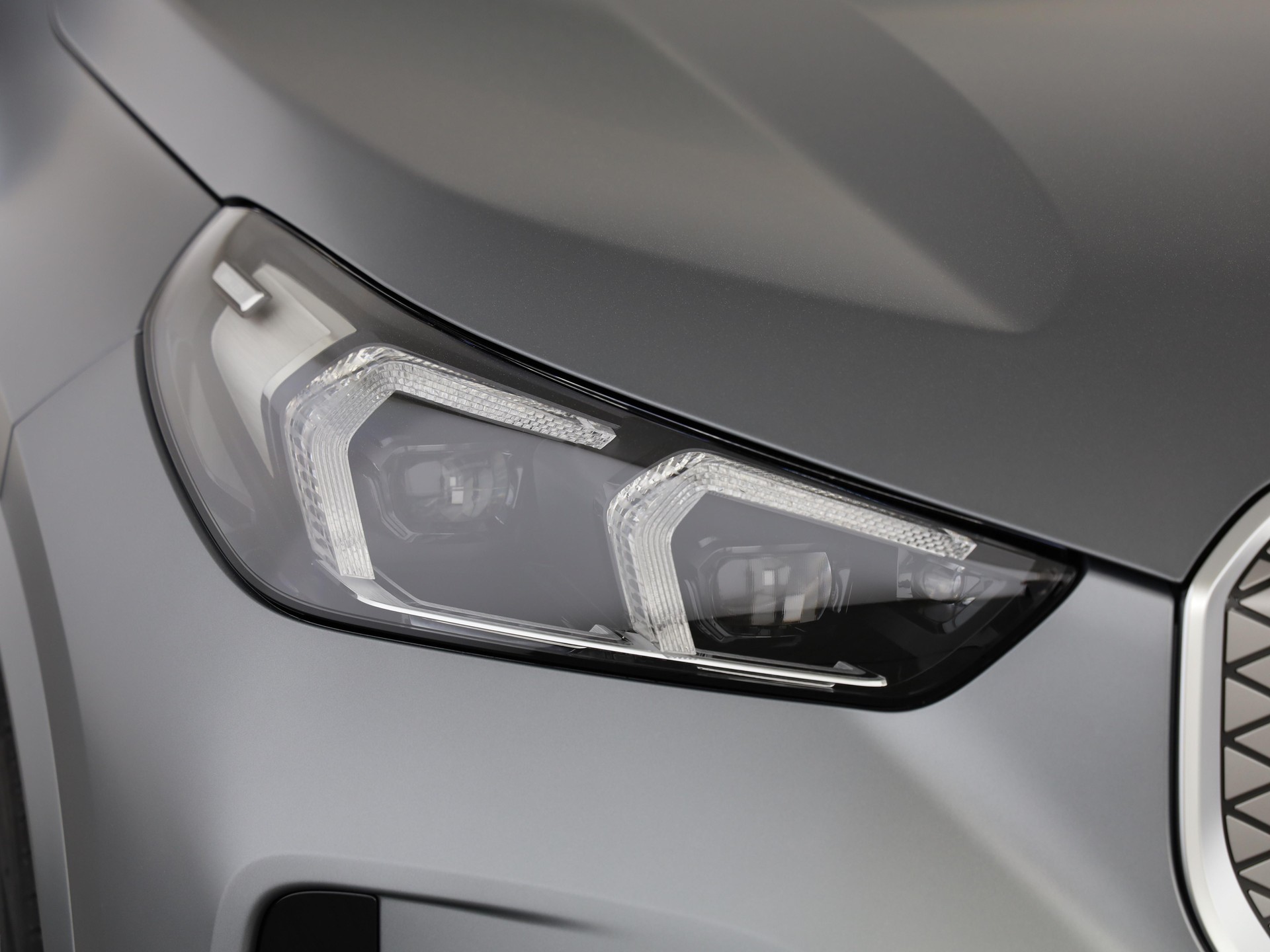 BMW iX1 30 xDrive-image-5
