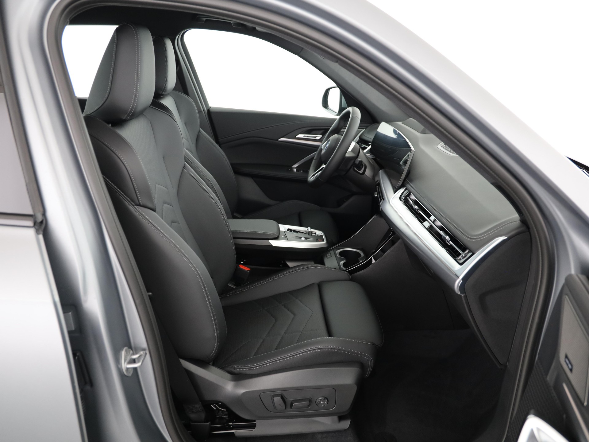 BMW iX1 30 xDrive-image-16