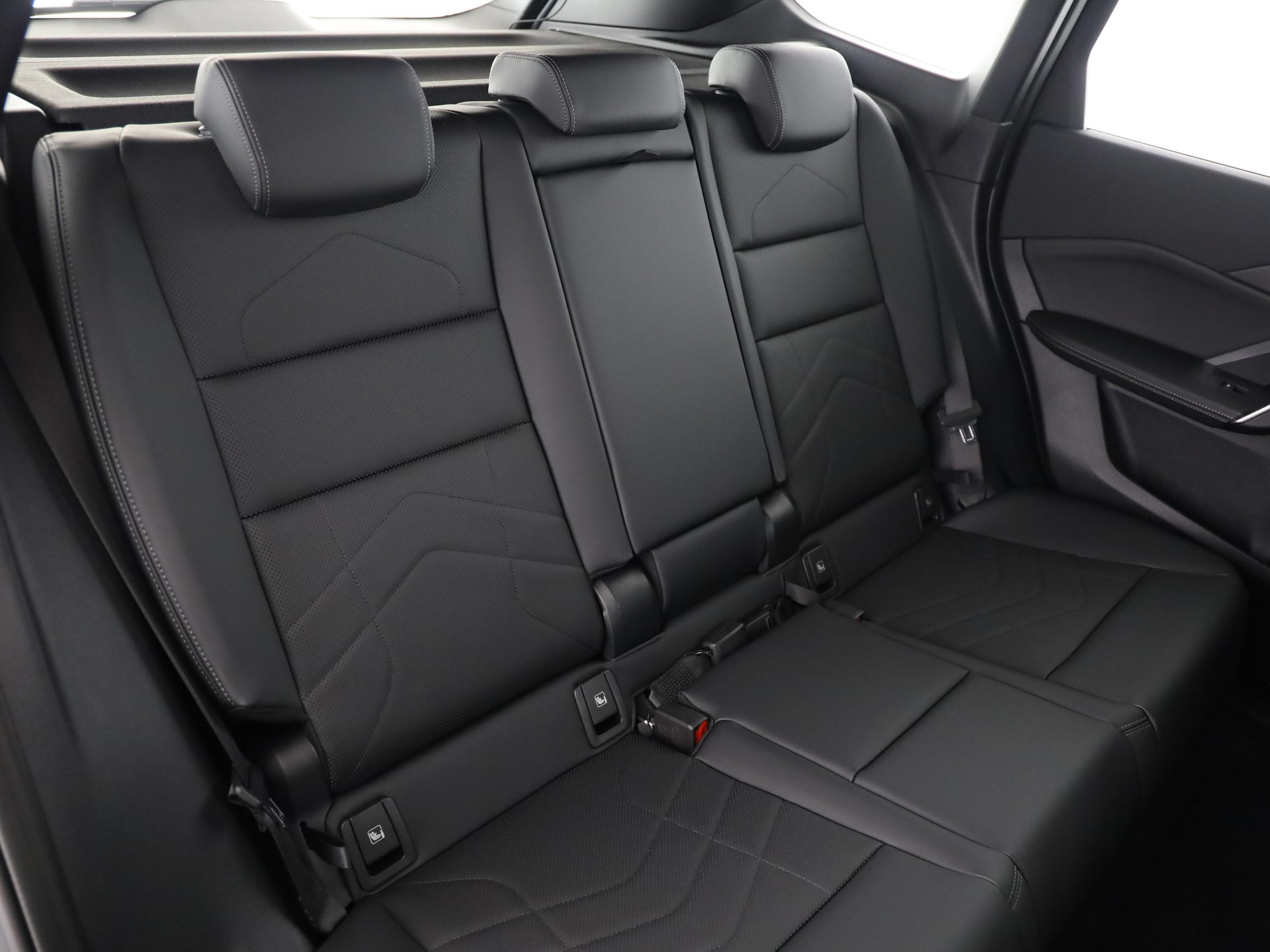 BMW iX1 30 xDrive-image-18