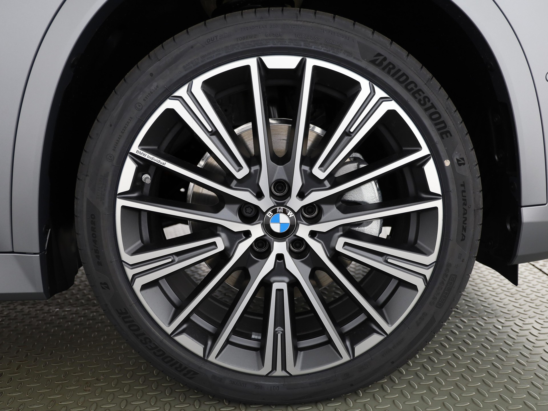 BMW iX1 30 xDrive-image-20
