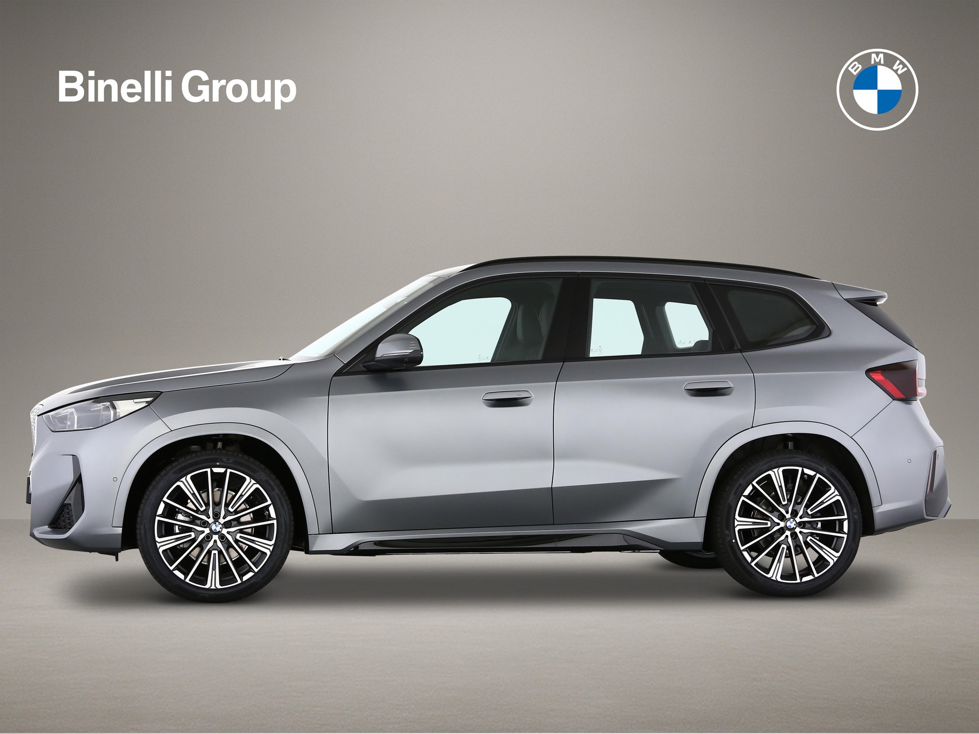 BMW iX1 30 xDrive-image-1
