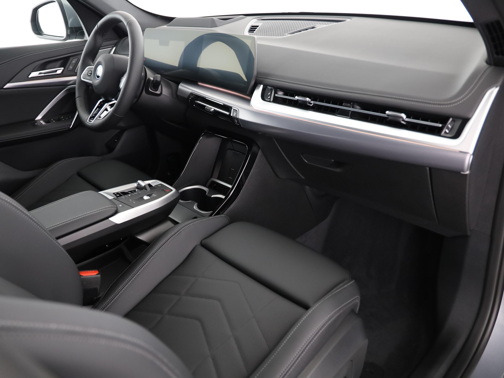 BMW iX1 30 xDrive-image-14