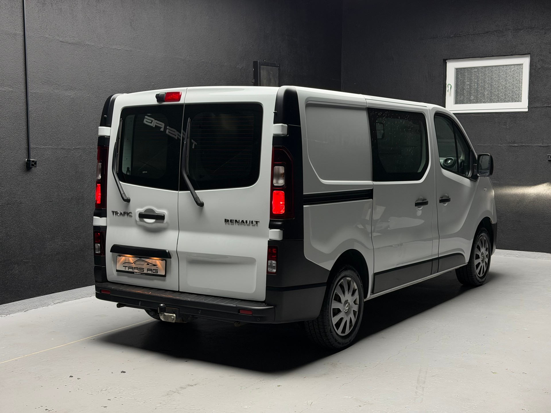 RENAULT Trafic 2.0 Energy dCi 120 3.0t Business L1H1-image-2