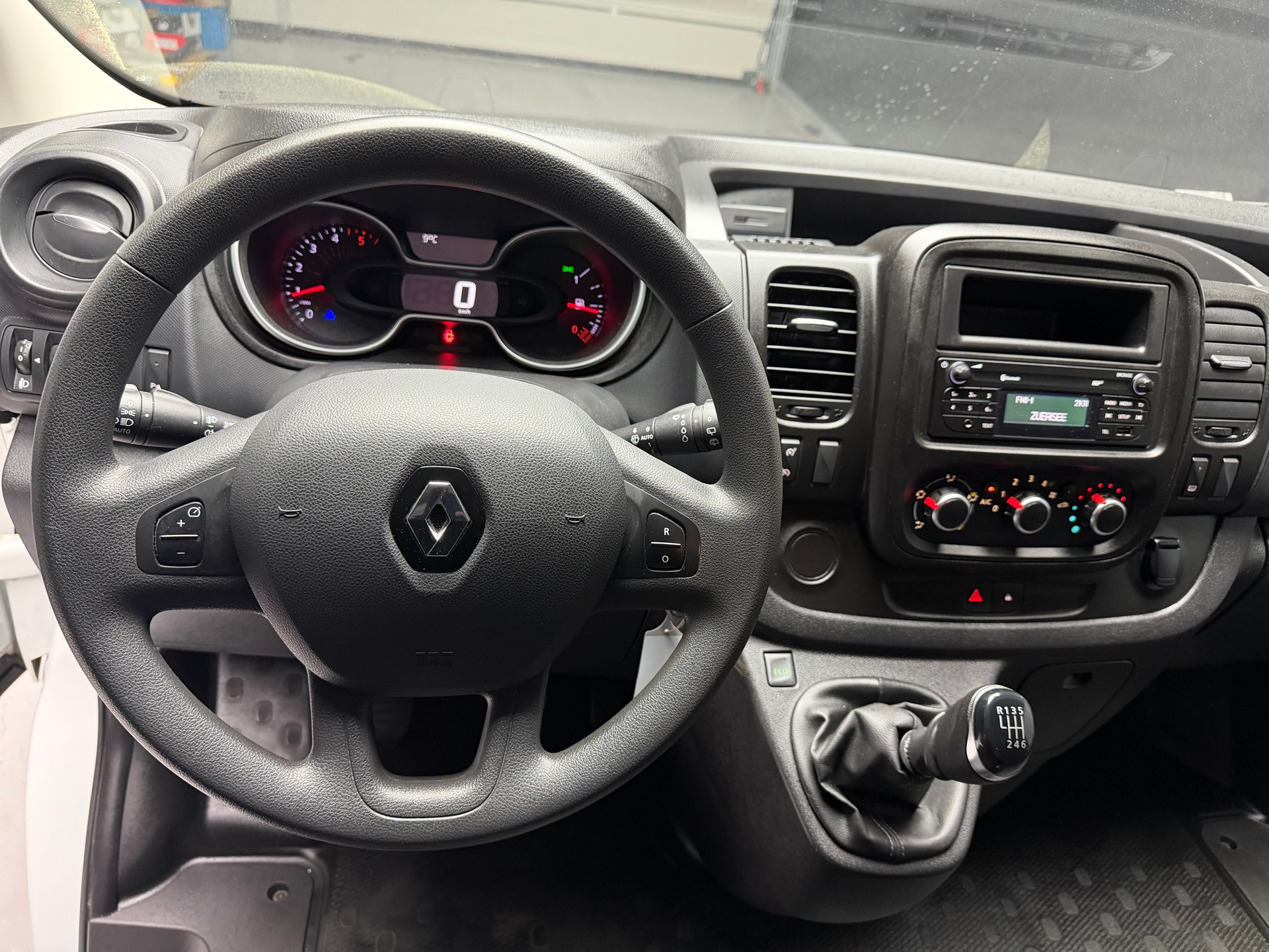 RENAULT Trafic 2.0 Energy dCi 120 3.0t Business L1H1-image-12