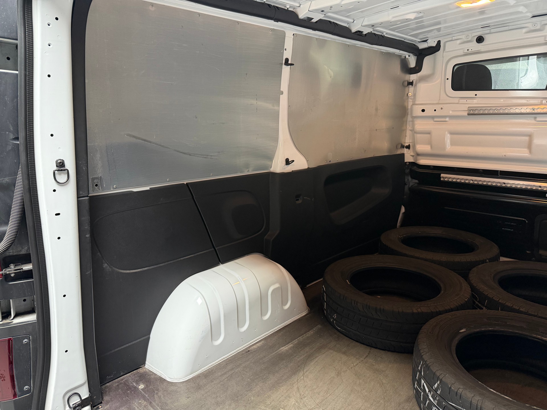 RENAULT Trafic 2.0 Energy dCi 120 3.0t Business L1H1-image-8