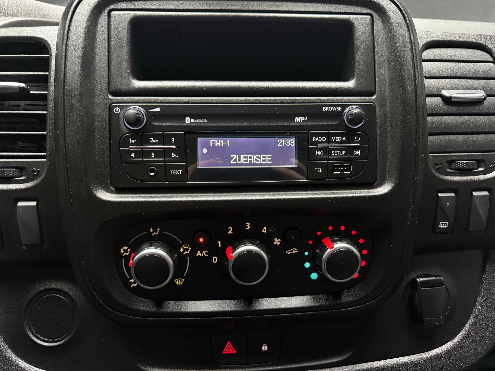 RENAULT Trafic 2.0 Energy dCi 120 3.0t Business L1H1-image-14