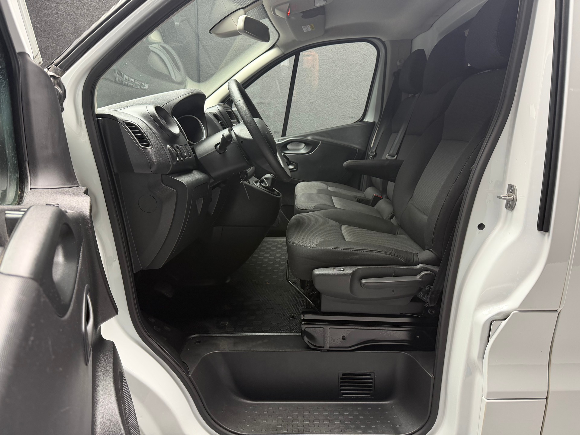 RENAULT Trafic 2.0 Energy dCi 120 3.0t Business L1H1-image-5