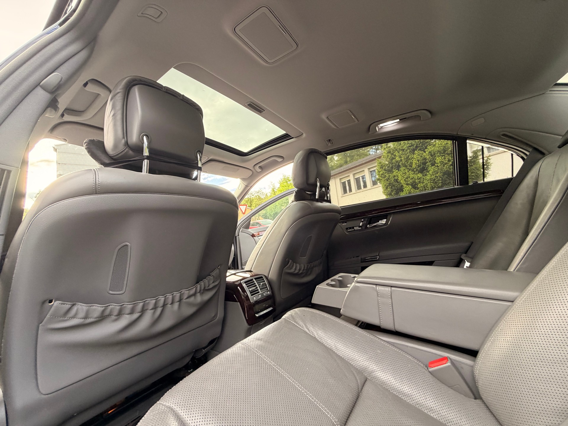 MERCEDES-BENZ S 500 4Matic 7G-Tronic-image-22
