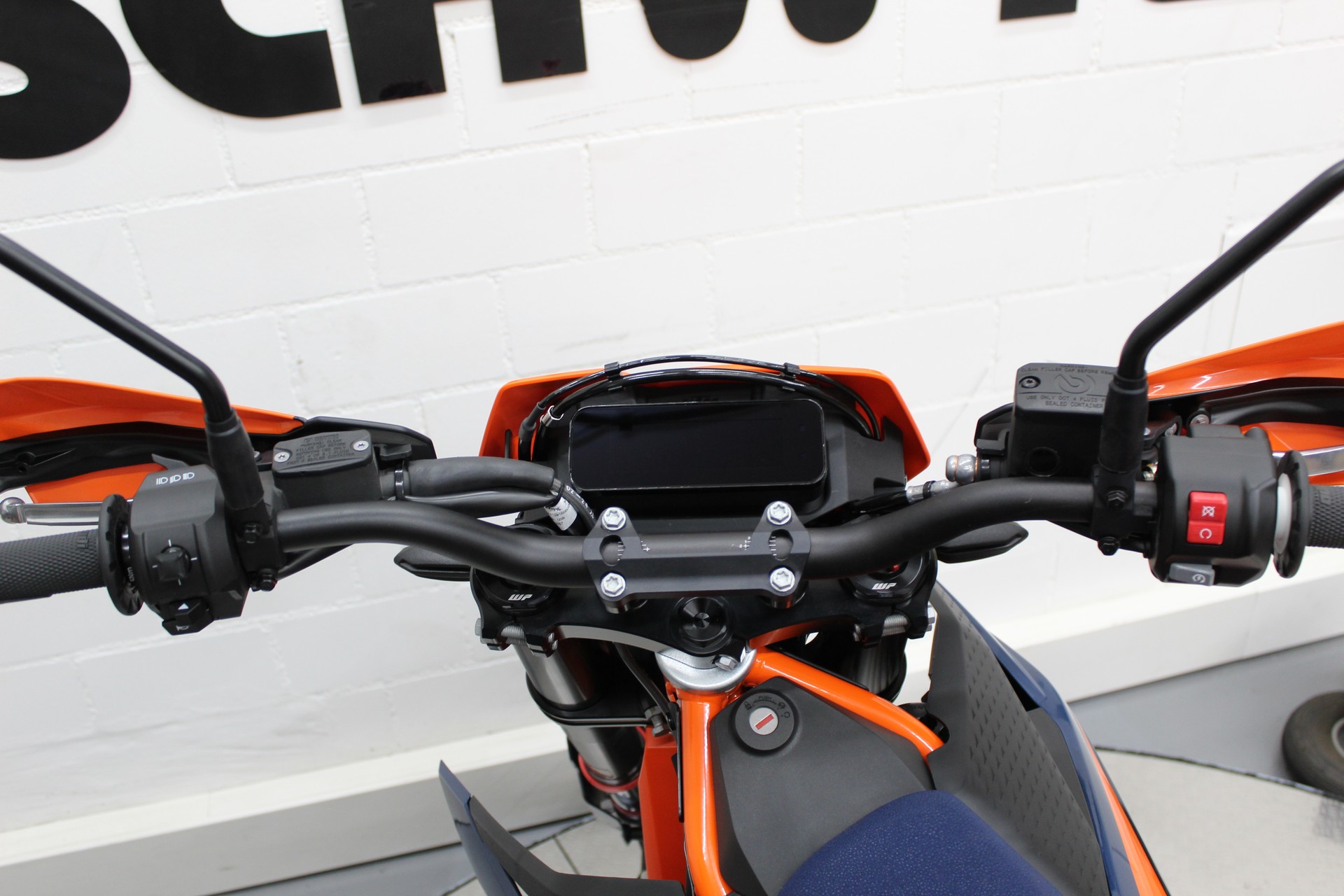 KTM 690 SMC R-image-9