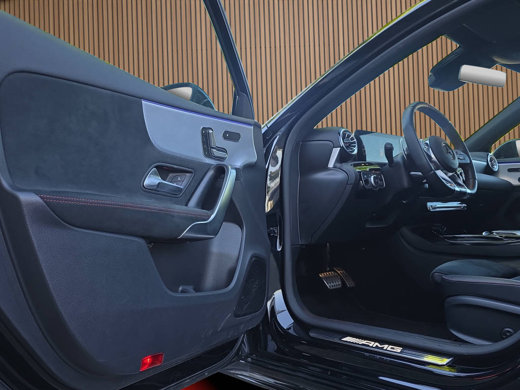 MERCEDES-BENZ A 35 AMG 4matic-image-10