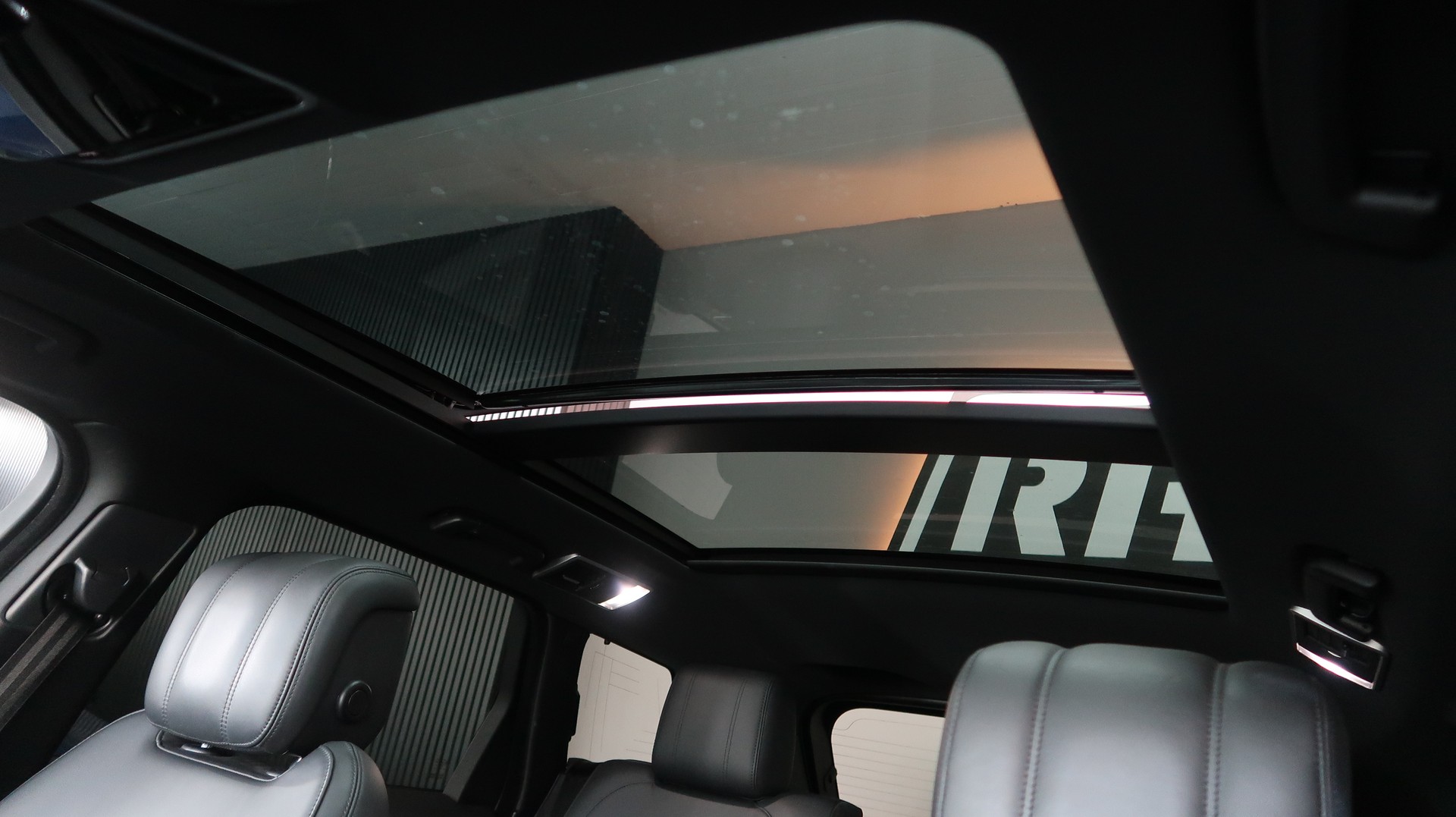 LAND ROVER Range Rover Sport 3.0 SDV6 / MFK / CH / TOP-image-20