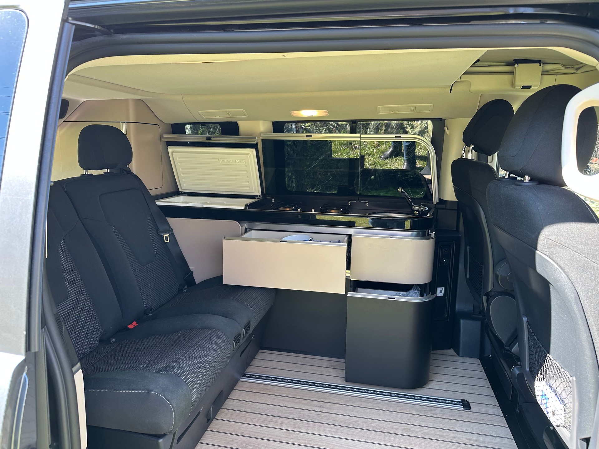 MERCEDES-BENZ 300 d 4matic-image-4