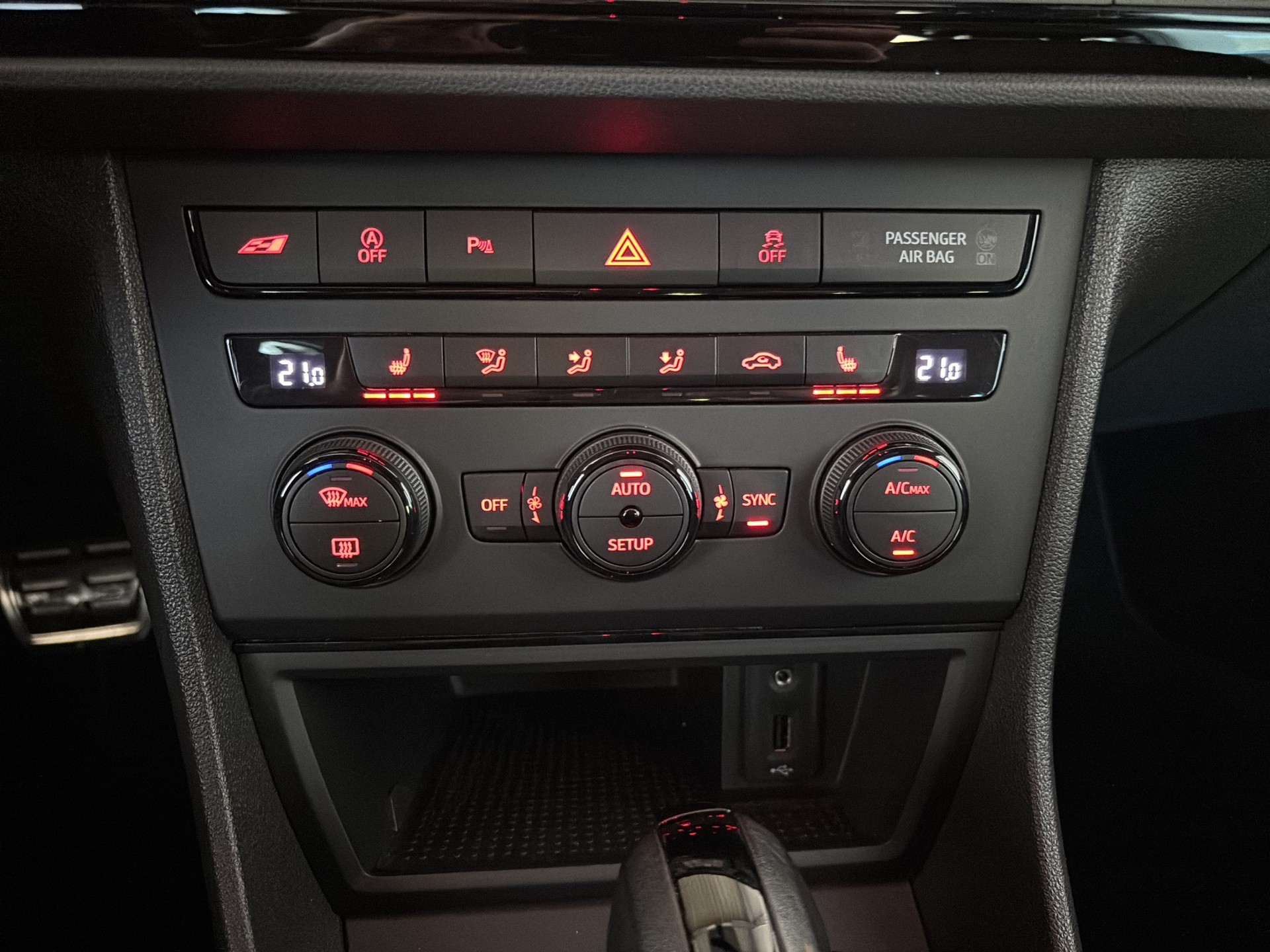 SEAT Leon 2.0 TSI Cupra 290 DSG-image-11