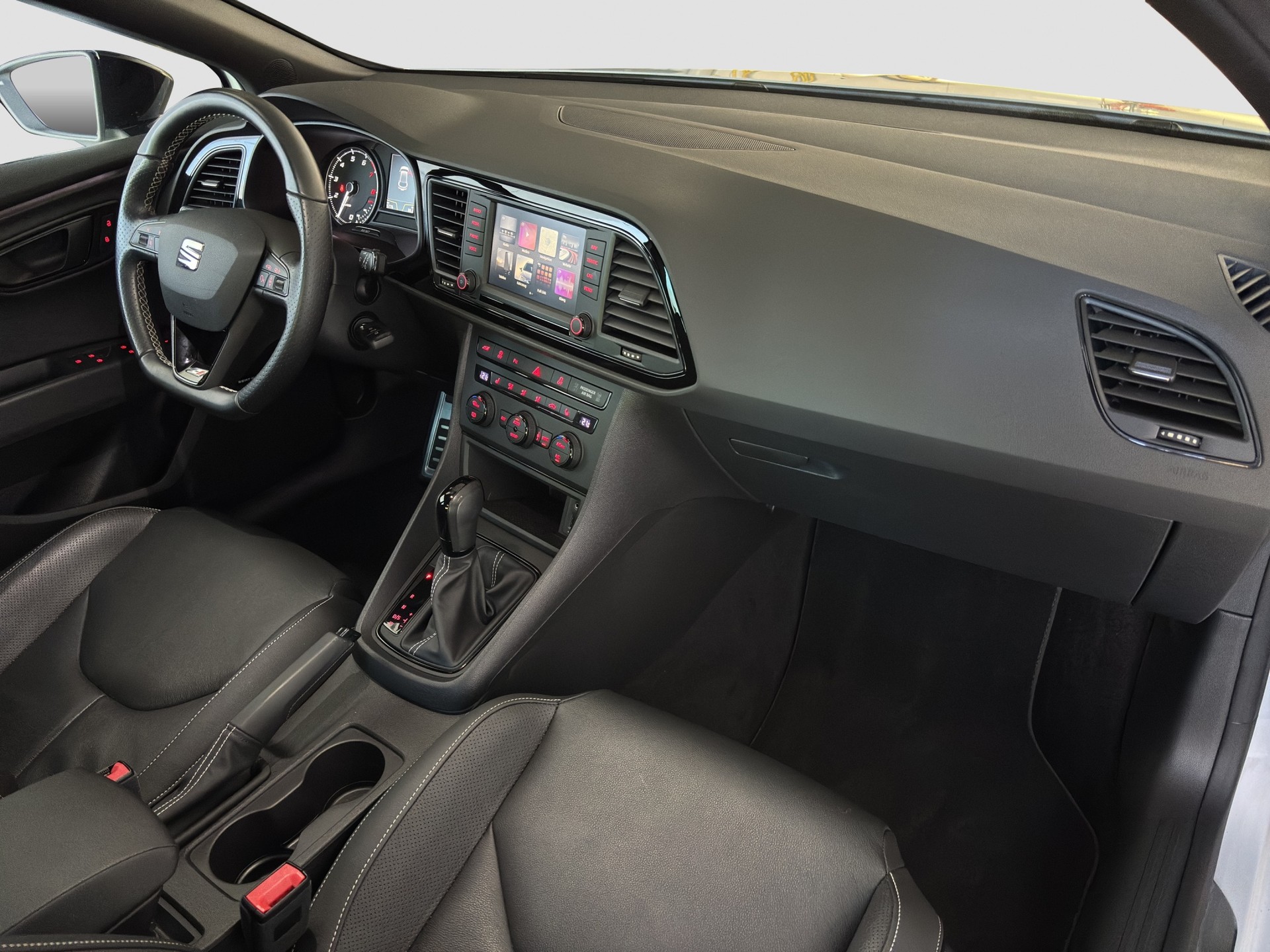 SEAT Leon 2.0 TSI Cupra 290 DSG-image-15