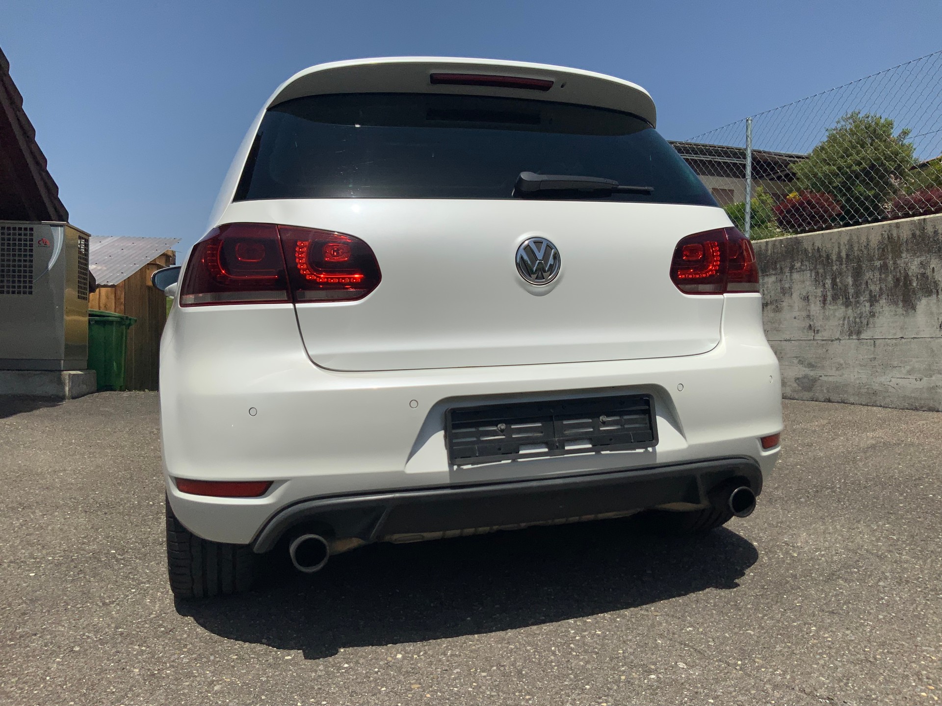 VW 2.0 TSI GTI Adidas-image-1