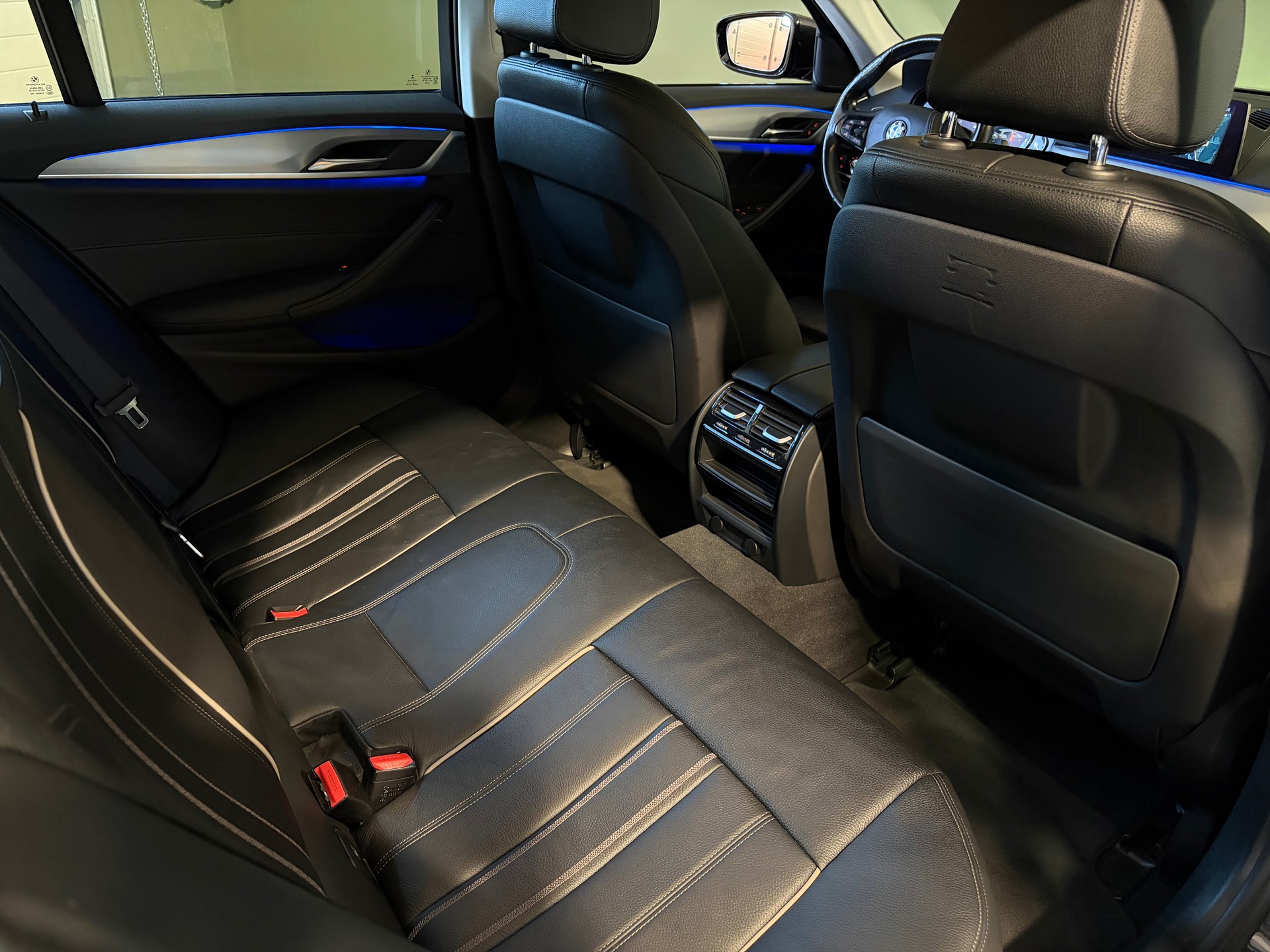 BMW 530d xDrive Touring Sport Line Steptronic * CH-Fahrzeug *-image-16