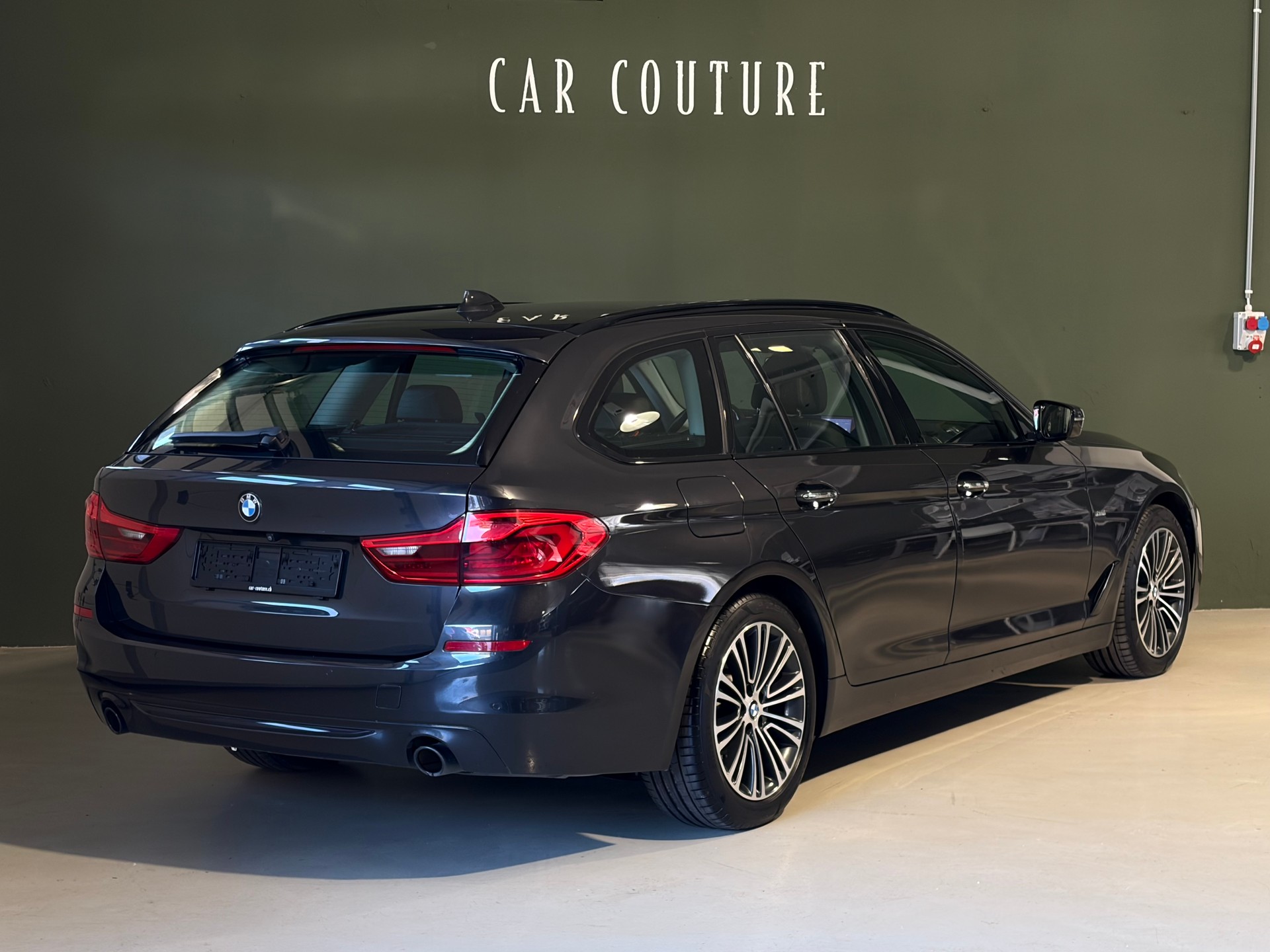BMW 530d xDrive Touring Sport Line Steptronic * CH-Fahrzeug *-image-4