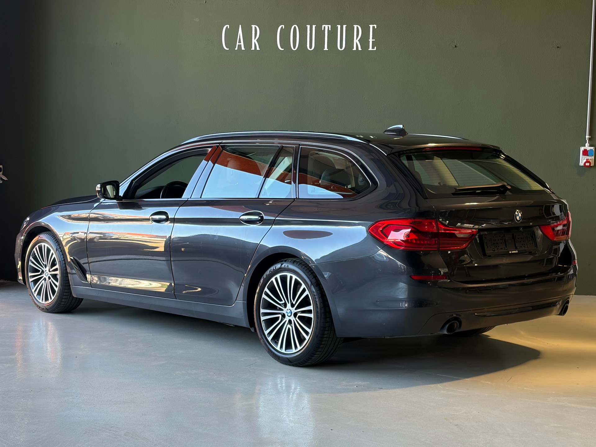 BMW 530d xDrive Touring Sport Line Steptronic * CH-Fahrzeug *-showroom-element-2
