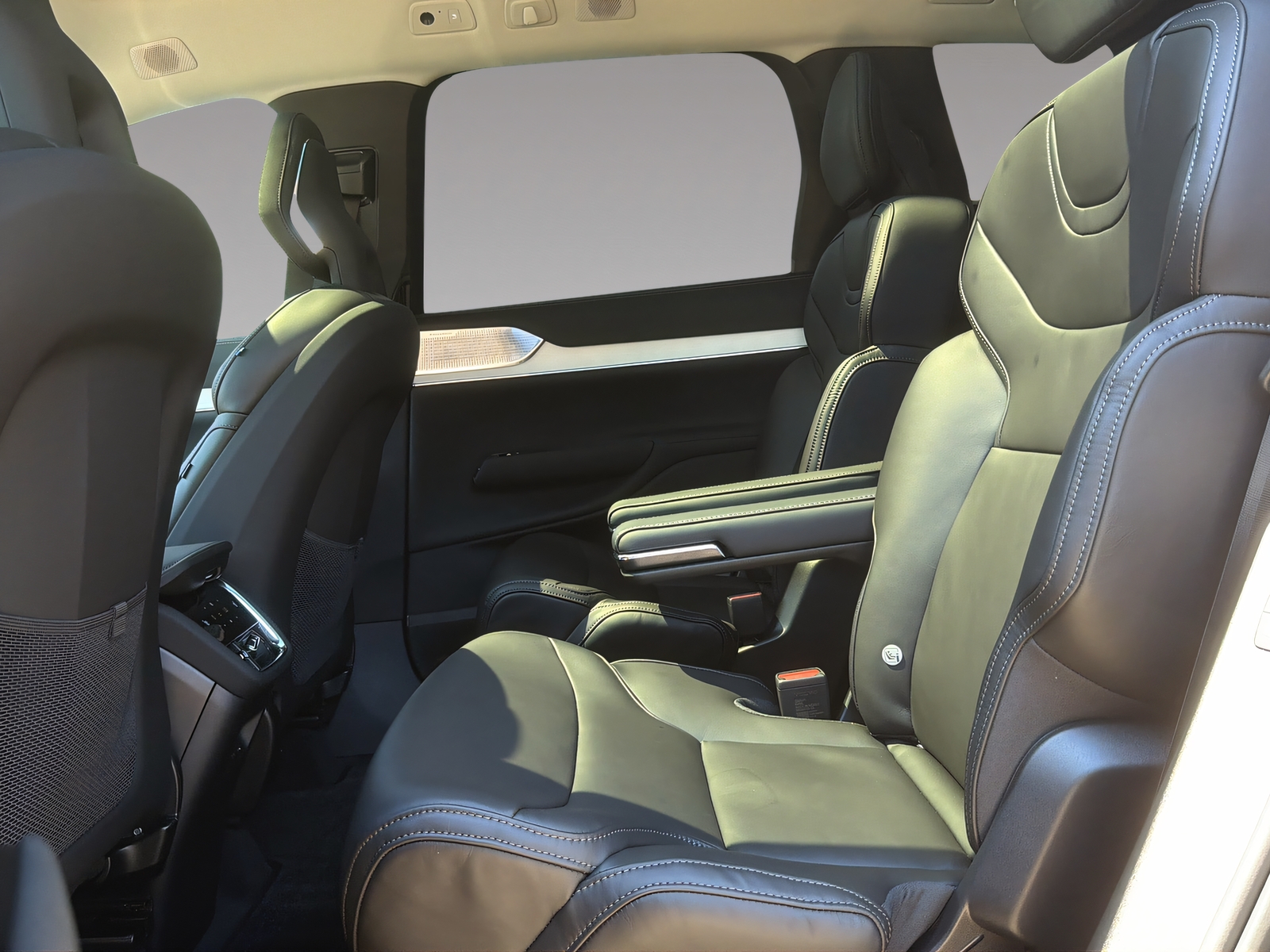 VOLVO EX90 Twin Performance Ultra 6P. AWD-image-17