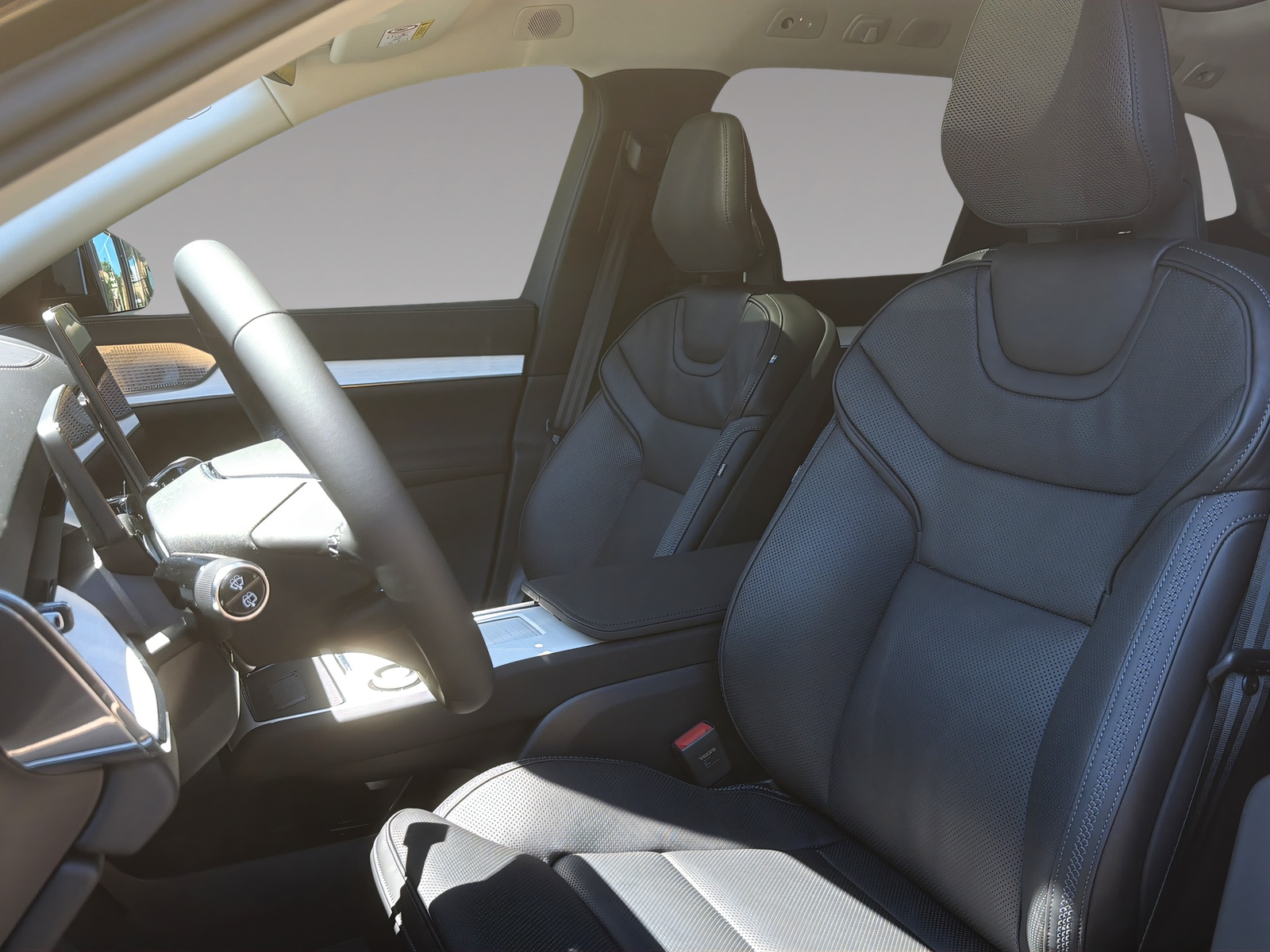 VOLVO EX90 Twin Performance Ultra 6P. AWD-image-5