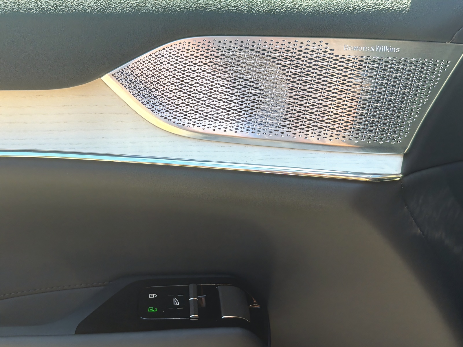 VOLVO EX90 Twin Performance Ultra 6P. AWD-image-15