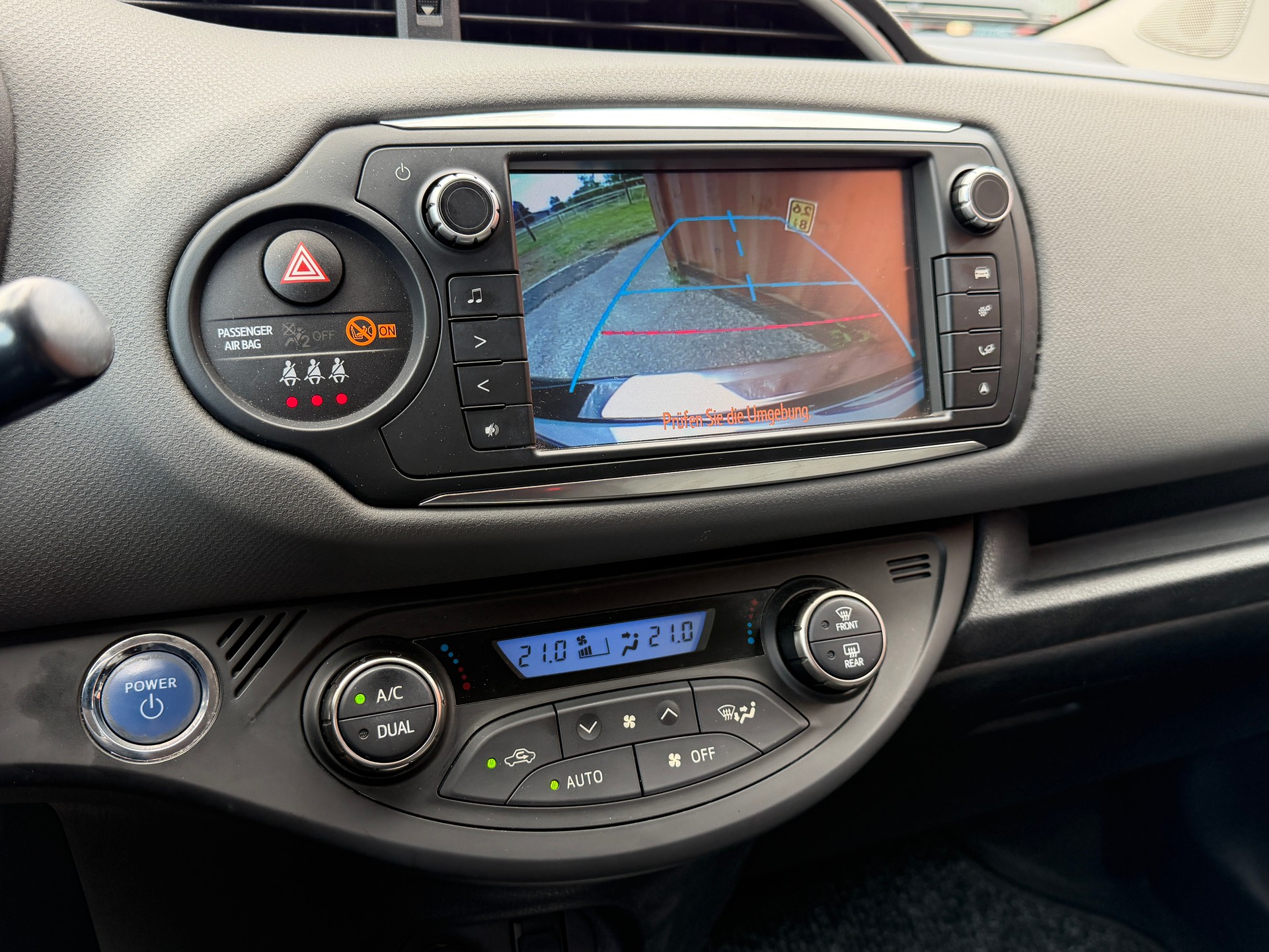 TOYOTA Yaris 1.5 VVT-i HSD Trend-image-16
