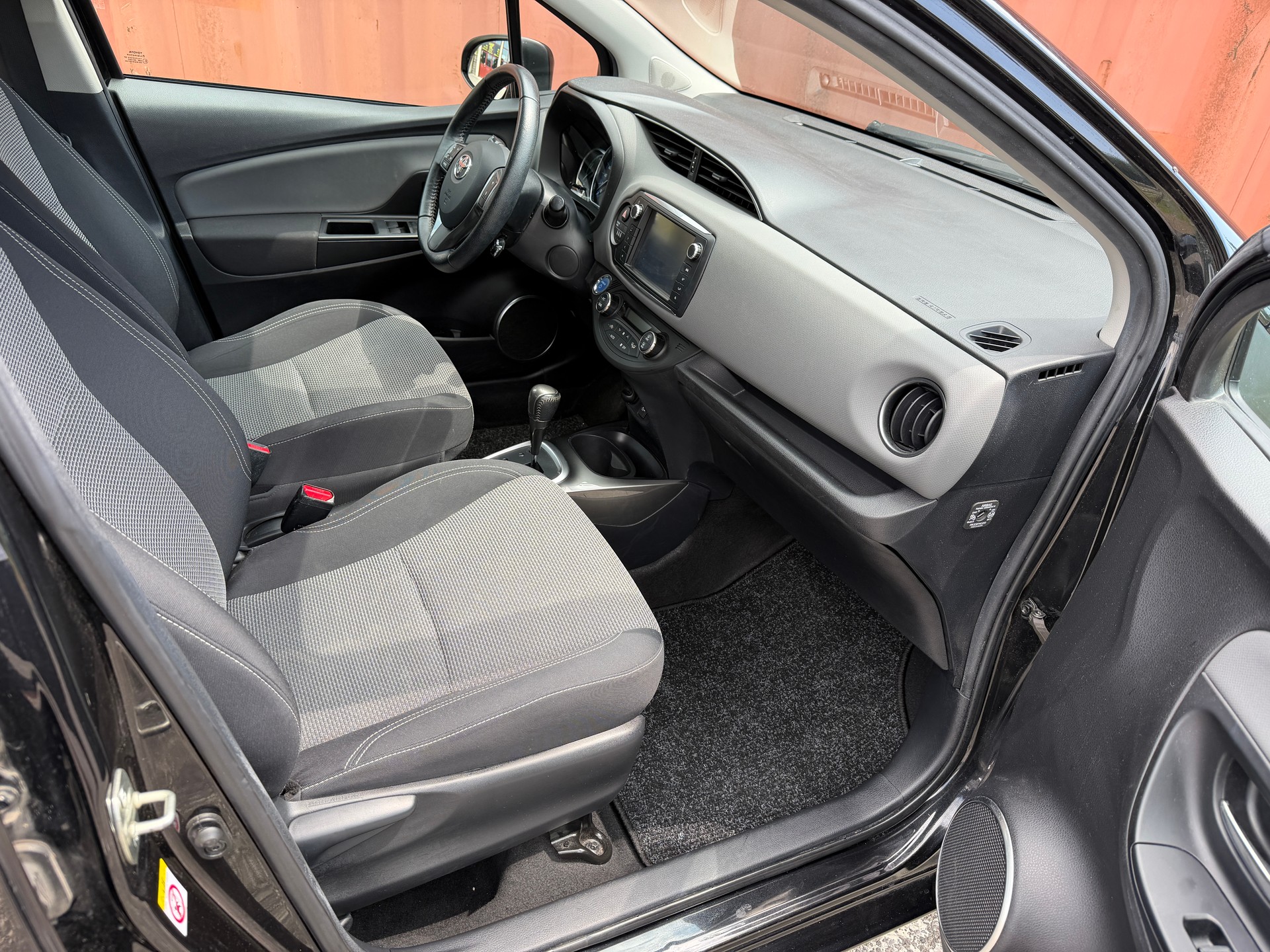 TOYOTA Yaris 1.5 VVT-i HSD Trend-image-12