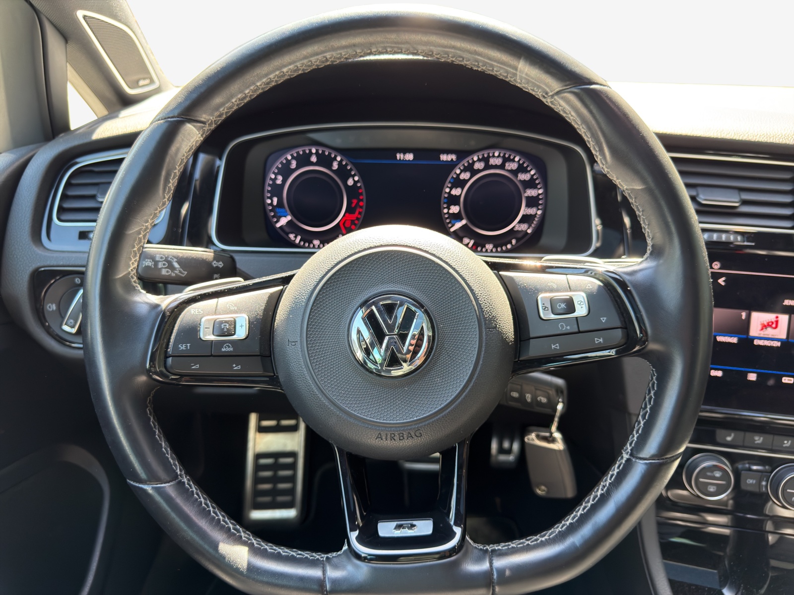 VW Golf 2.0 TSI R 4Motion DSG-image-9