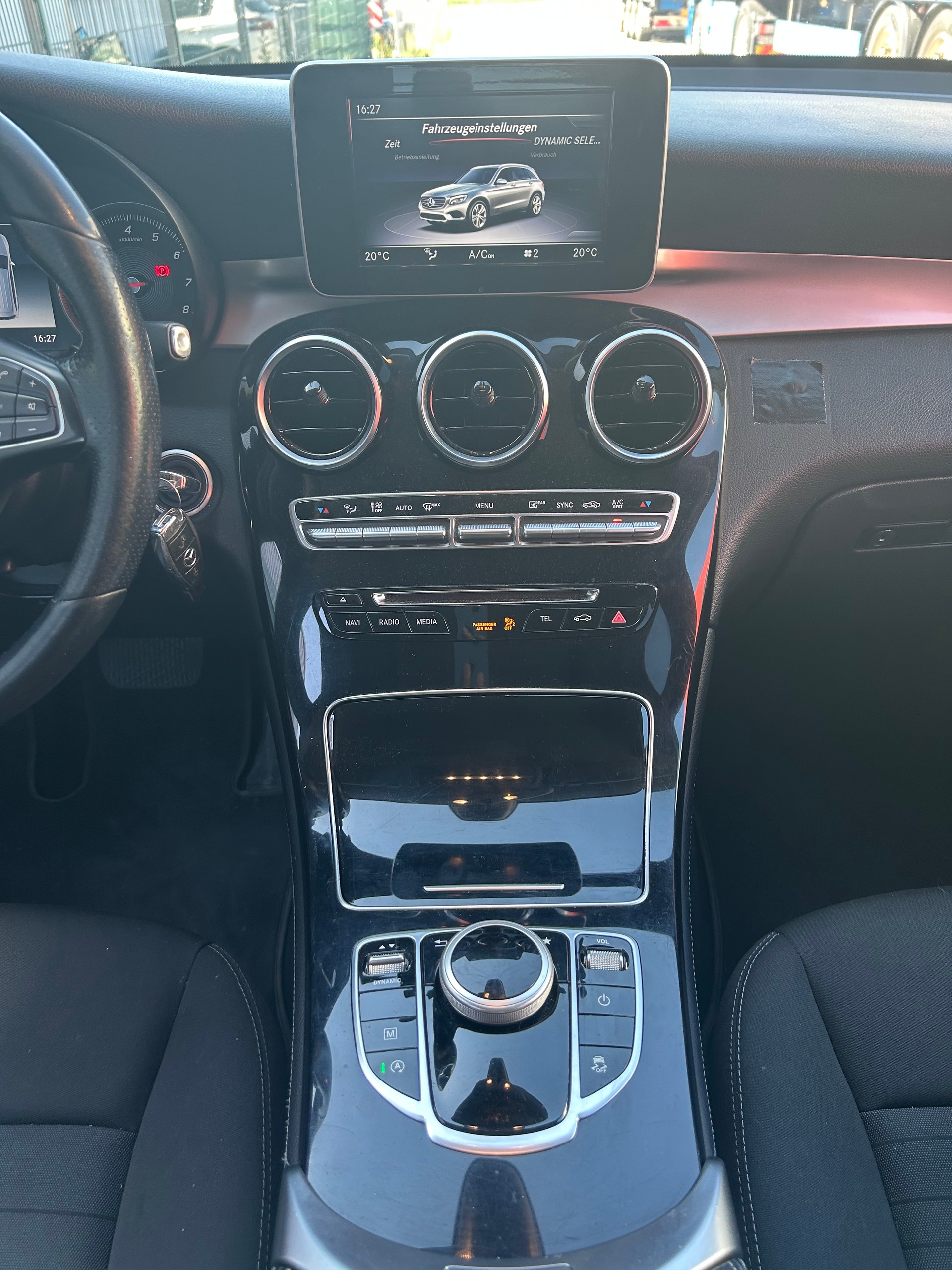 MERCEDES-BENZ GLC 250 4Matic 9G-Tronic-image-7