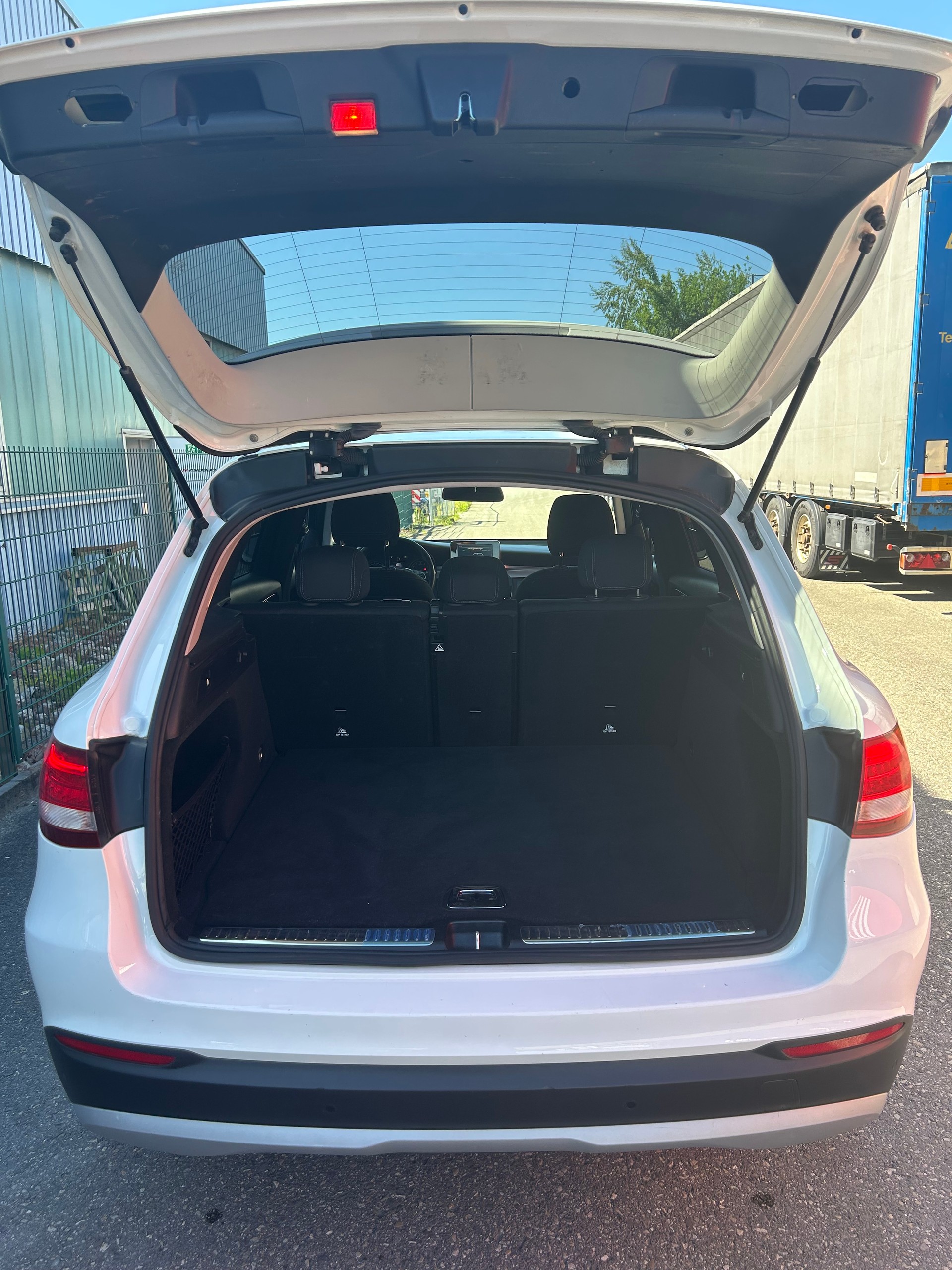 MERCEDES-BENZ GLC 250 4Matic 9G-Tronic-image-12