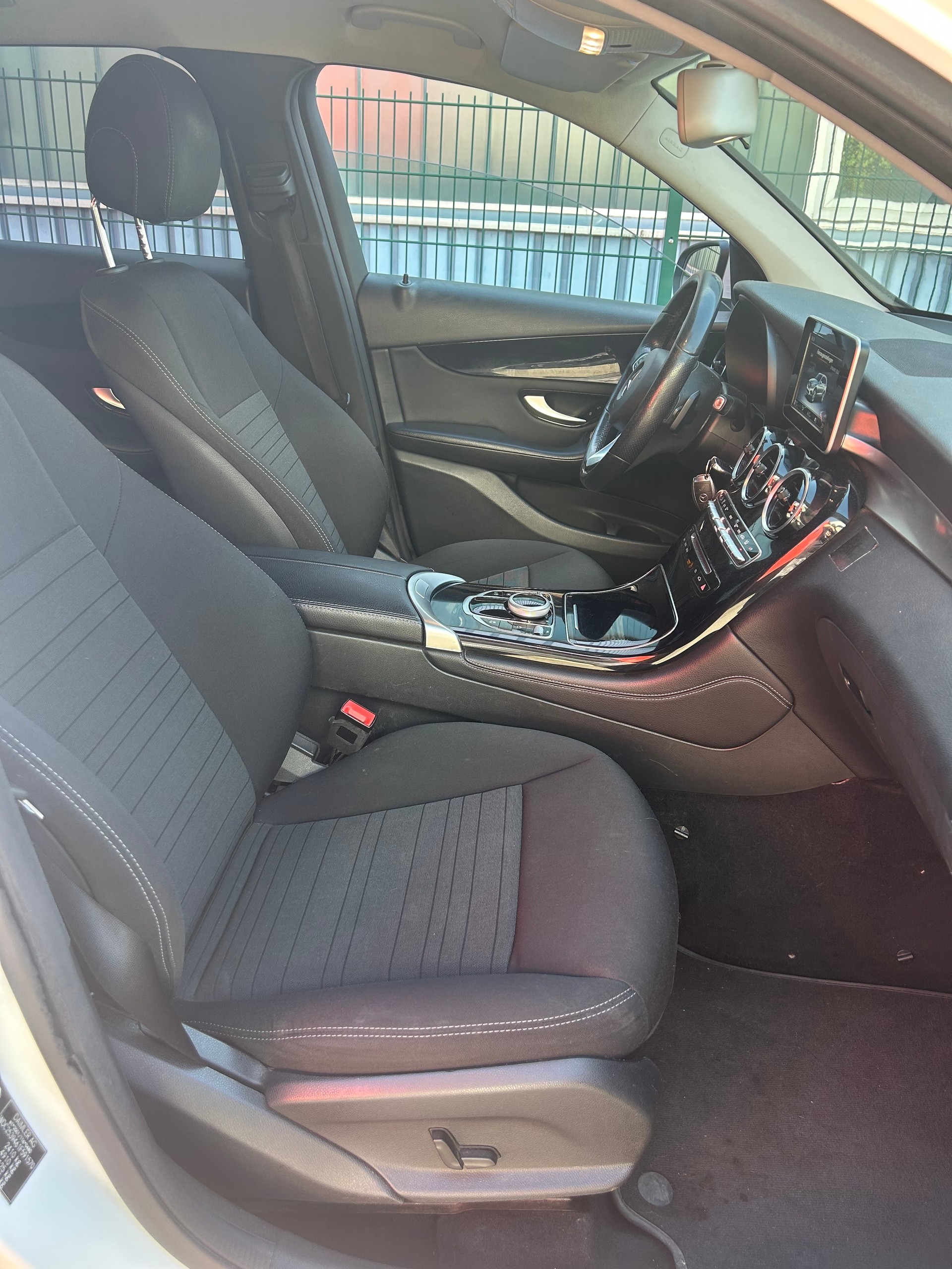 MERCEDES-BENZ GLC 250 4Matic 9G-Tronic-image-10