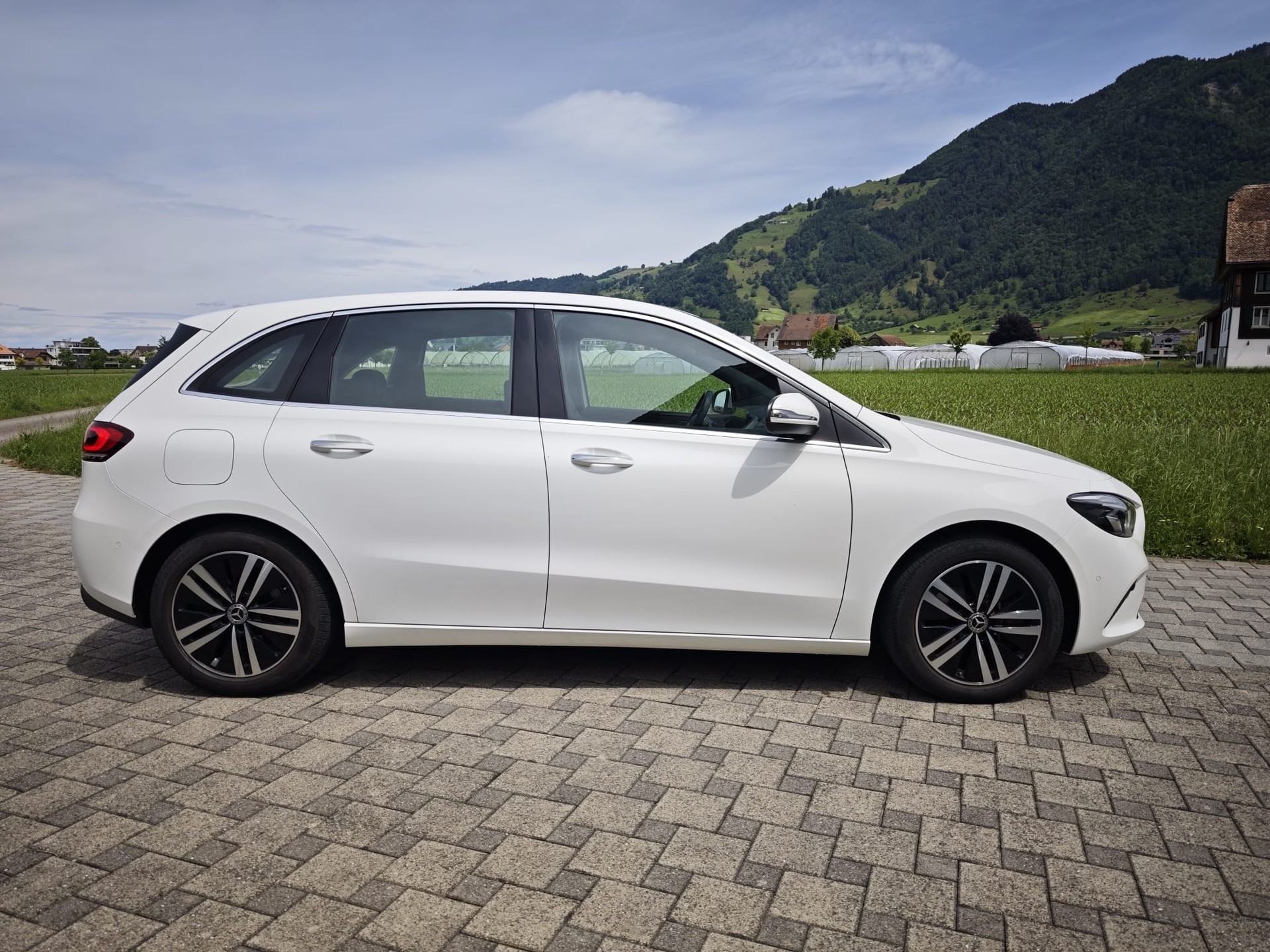 MERCEDES-BENZ B 250 e Progressive-image-1