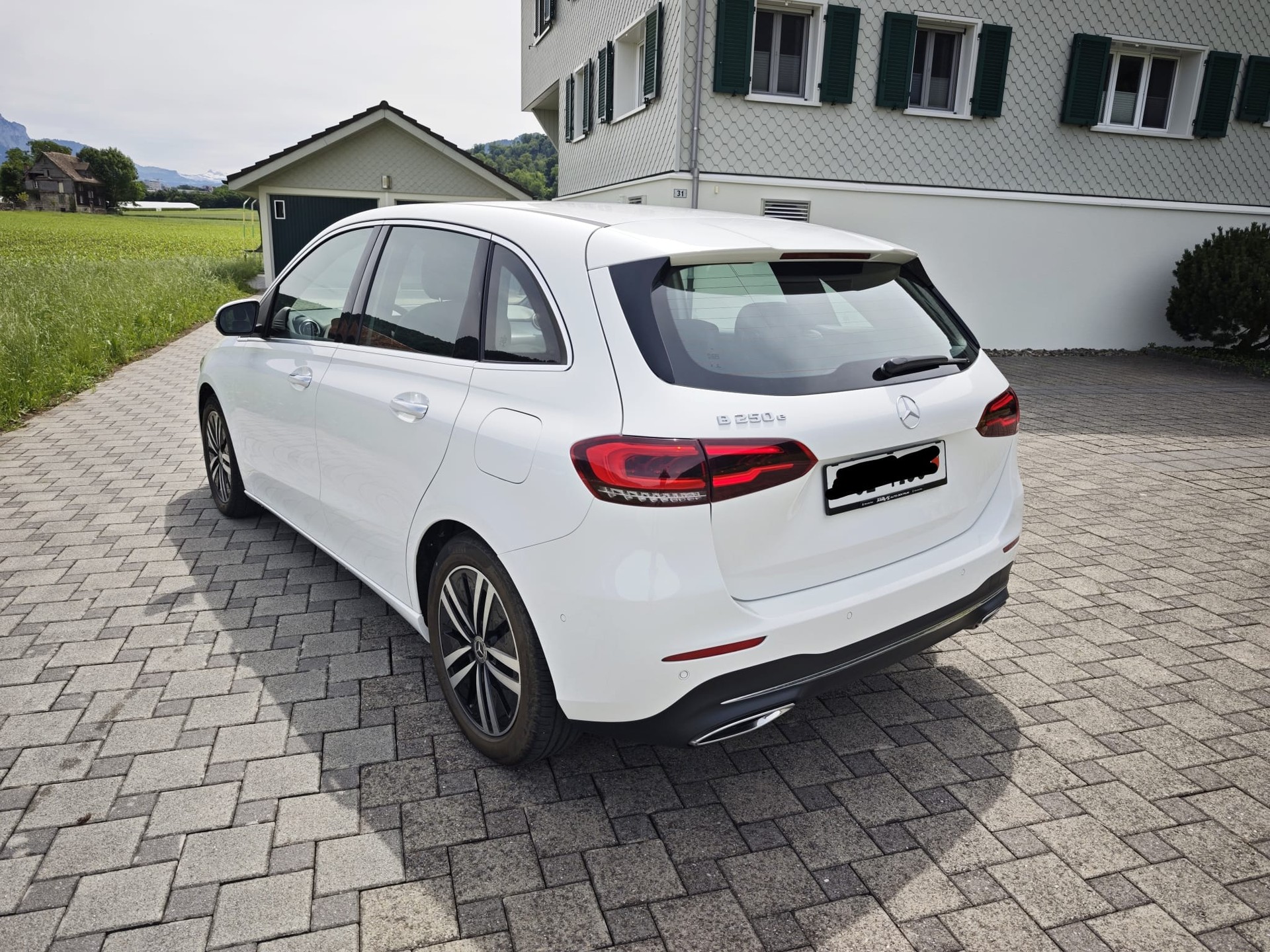 MERCEDES-BENZ B 250 e Progressive-image-3