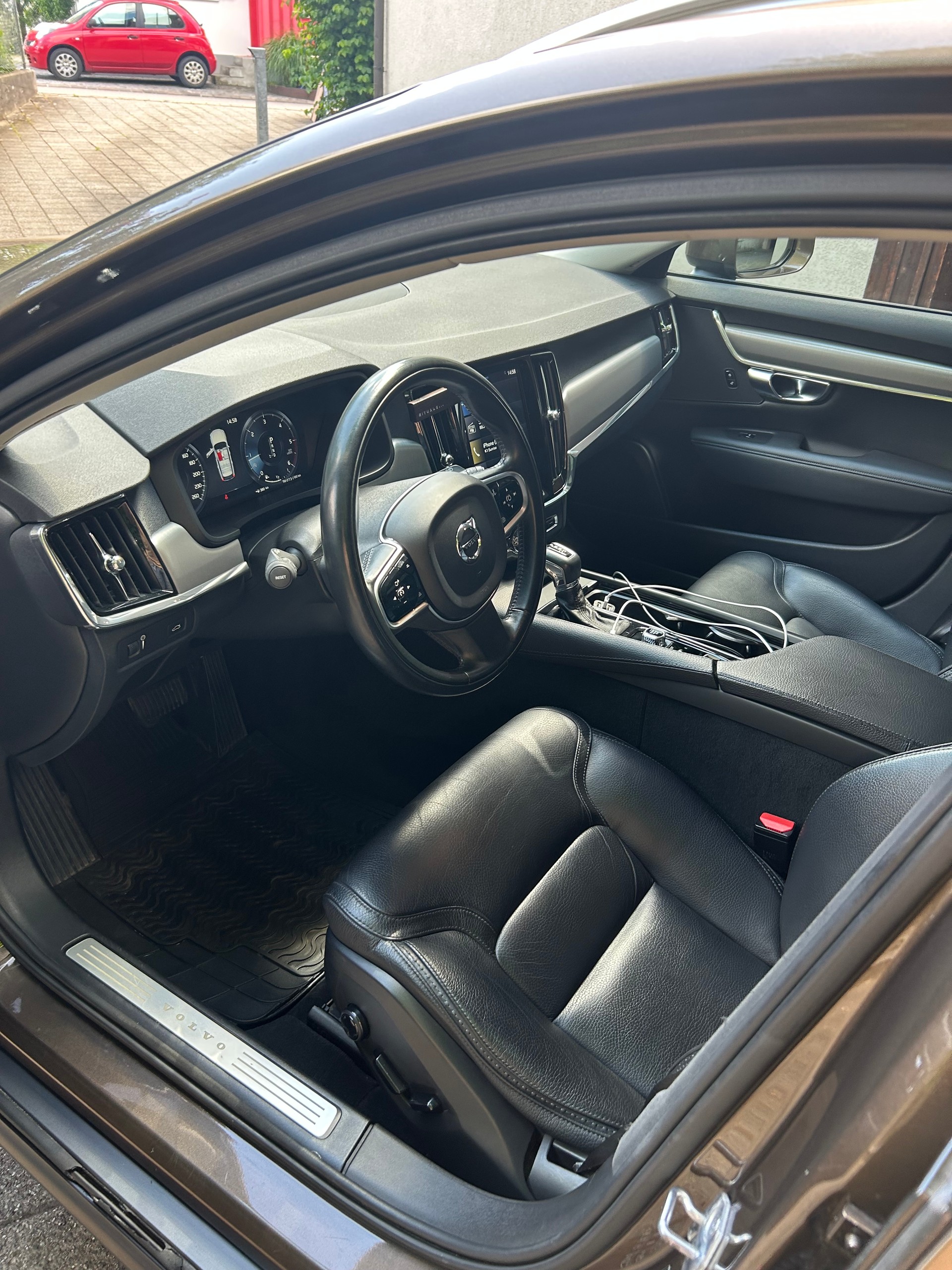 VOLVO 2.0 D4 Pro AWD-image-2