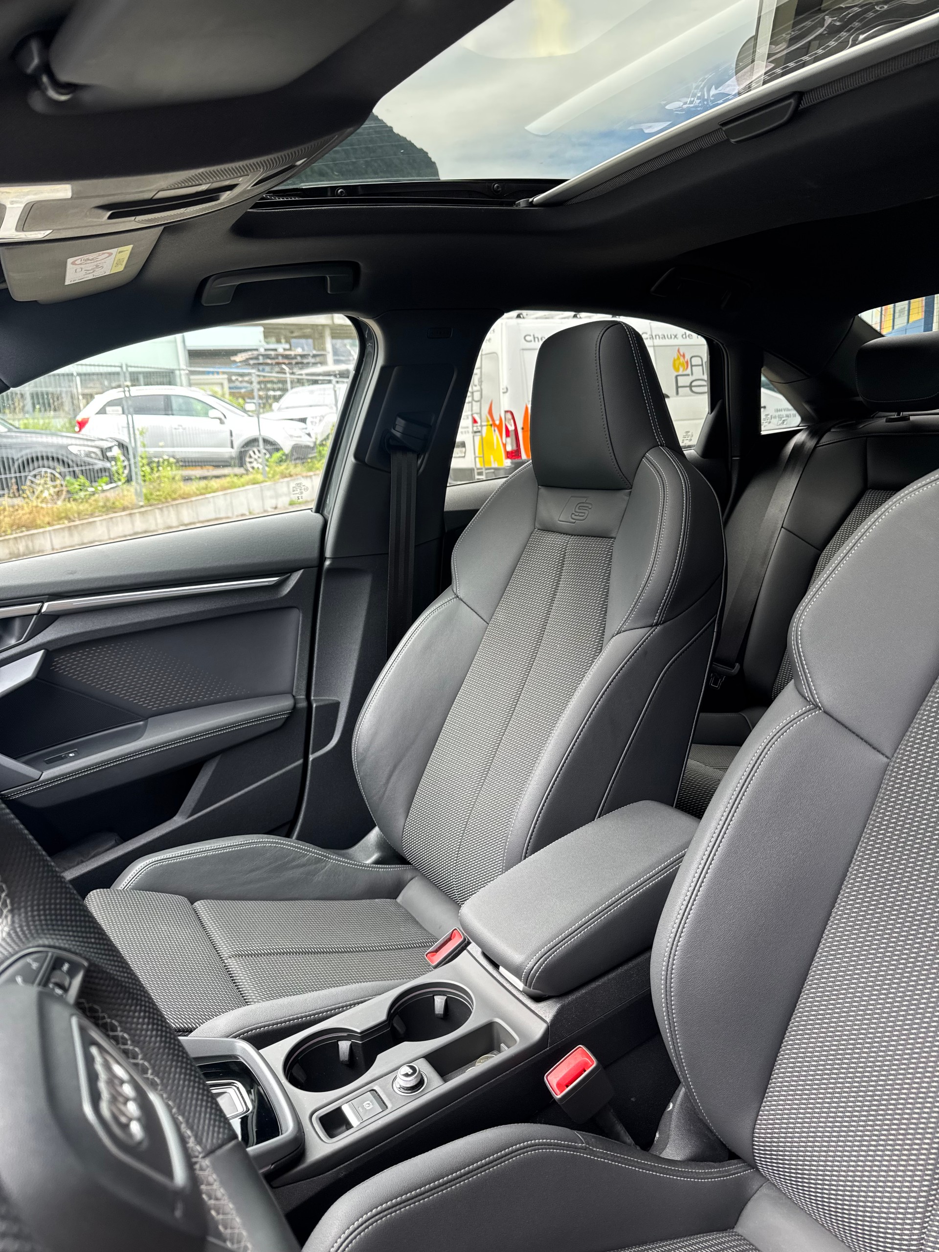 AUDI A3 Limousine 35 TFSI S-Line Attraction S-tronic-image-21