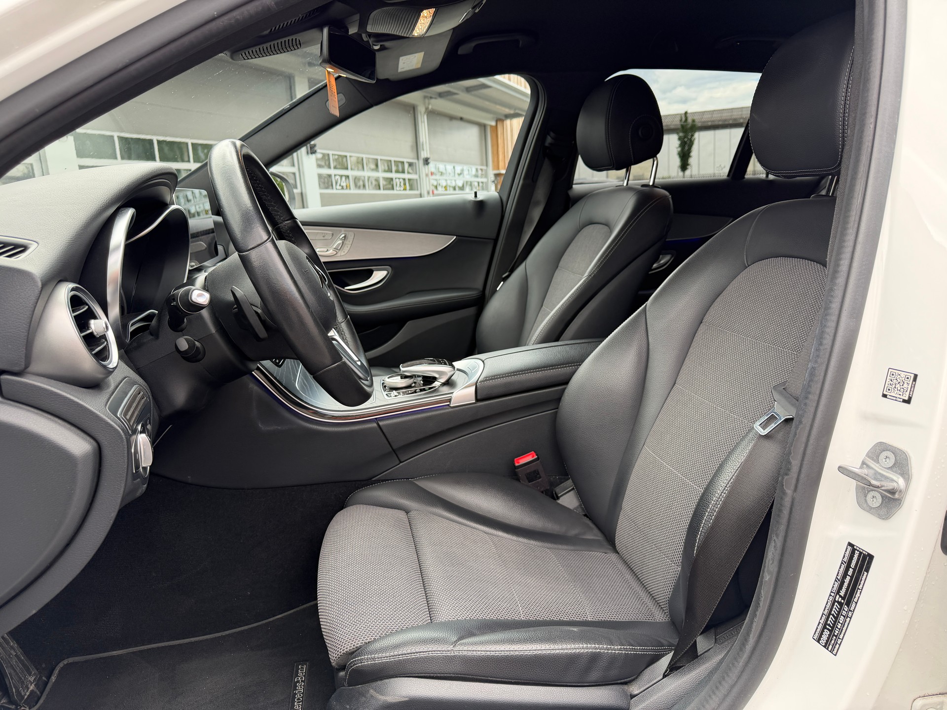 MERCEDES-BENZ C 200 Swiss Star Avantgarde 4M 9G-Tronic-image-6