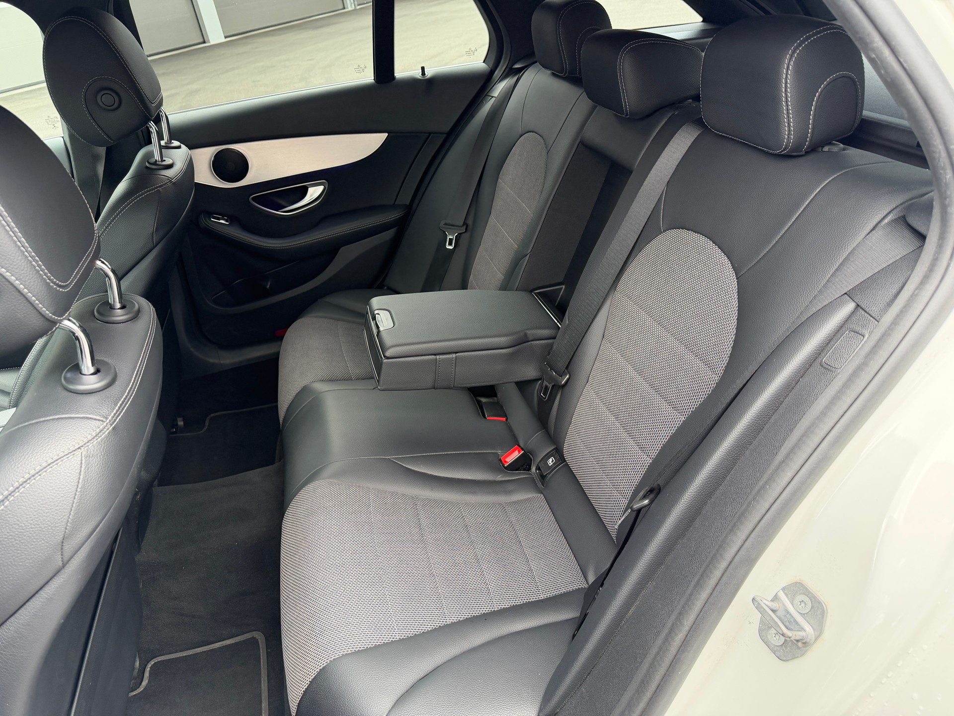 MERCEDES-BENZ C 200 Swiss Star Avantgarde 4M 9G-Tronic-image-7