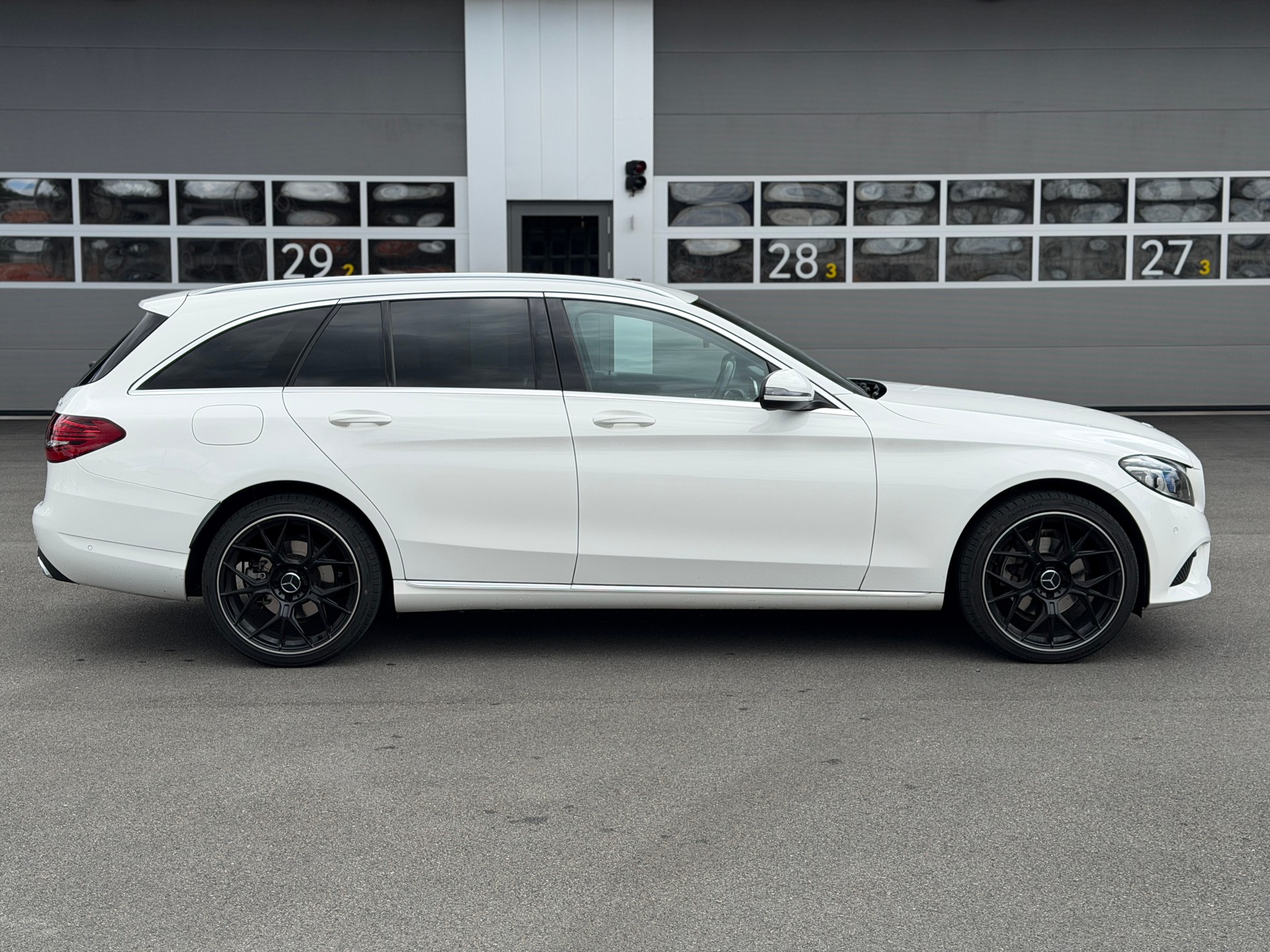 MERCEDES-BENZ C 200 Swiss Star Avantgarde 4M 9G-Tronic-image-2