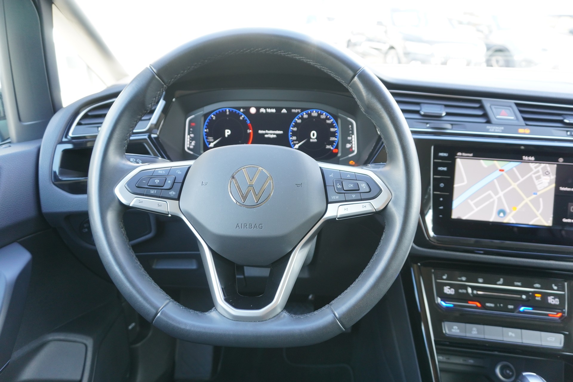 VW Touran 2.0 TDI BlueMotion Technology Highline DSG-image-17