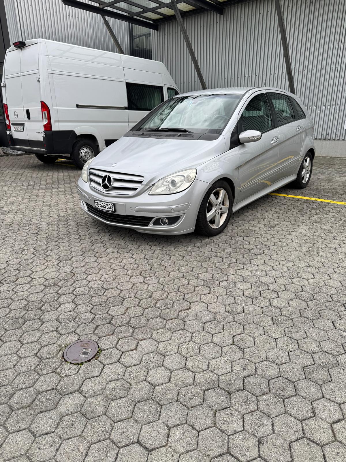 MERCEDES-BENZ B 200 T-image-1