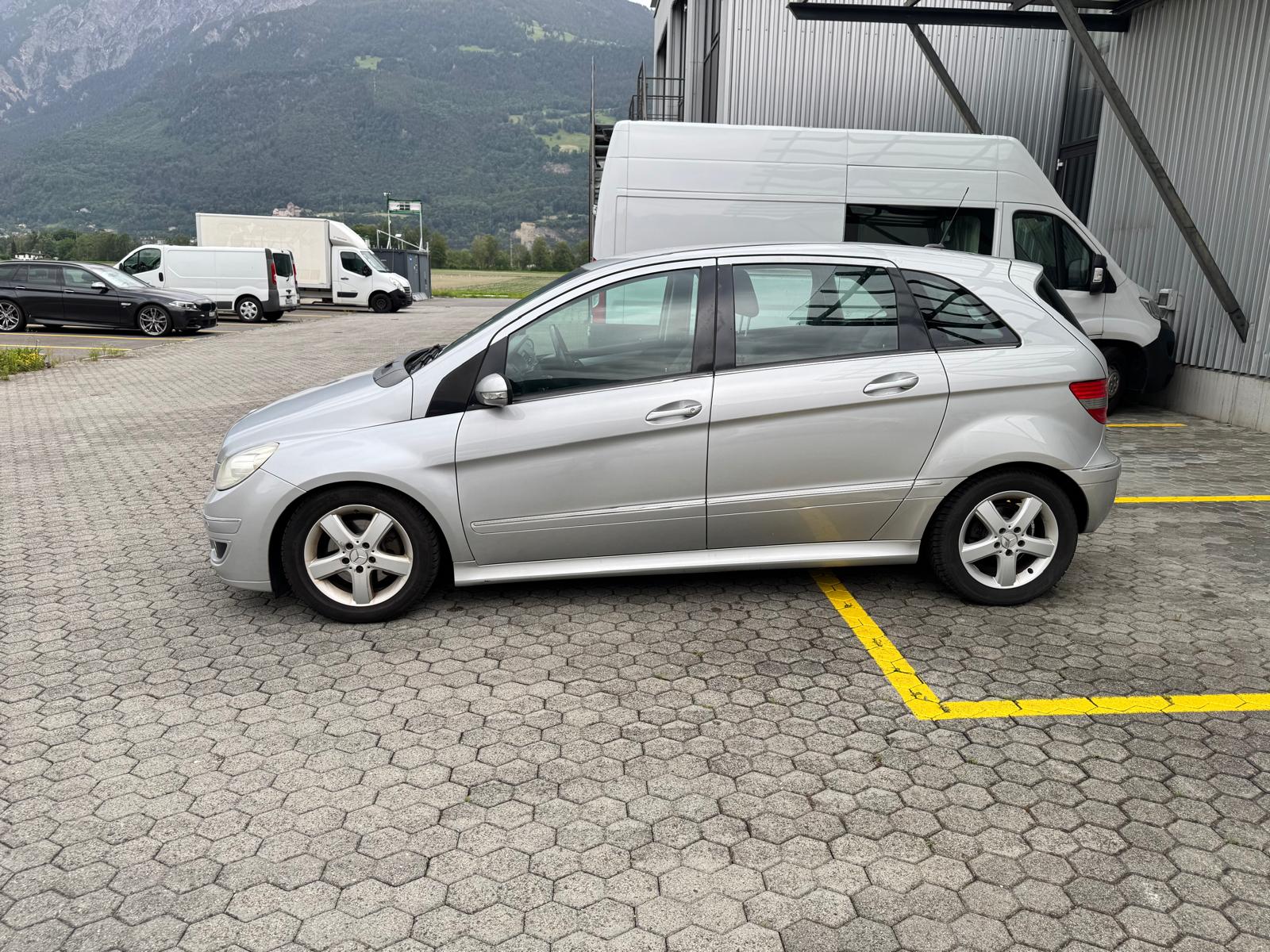 MERCEDES-BENZ B 200 T-image-2